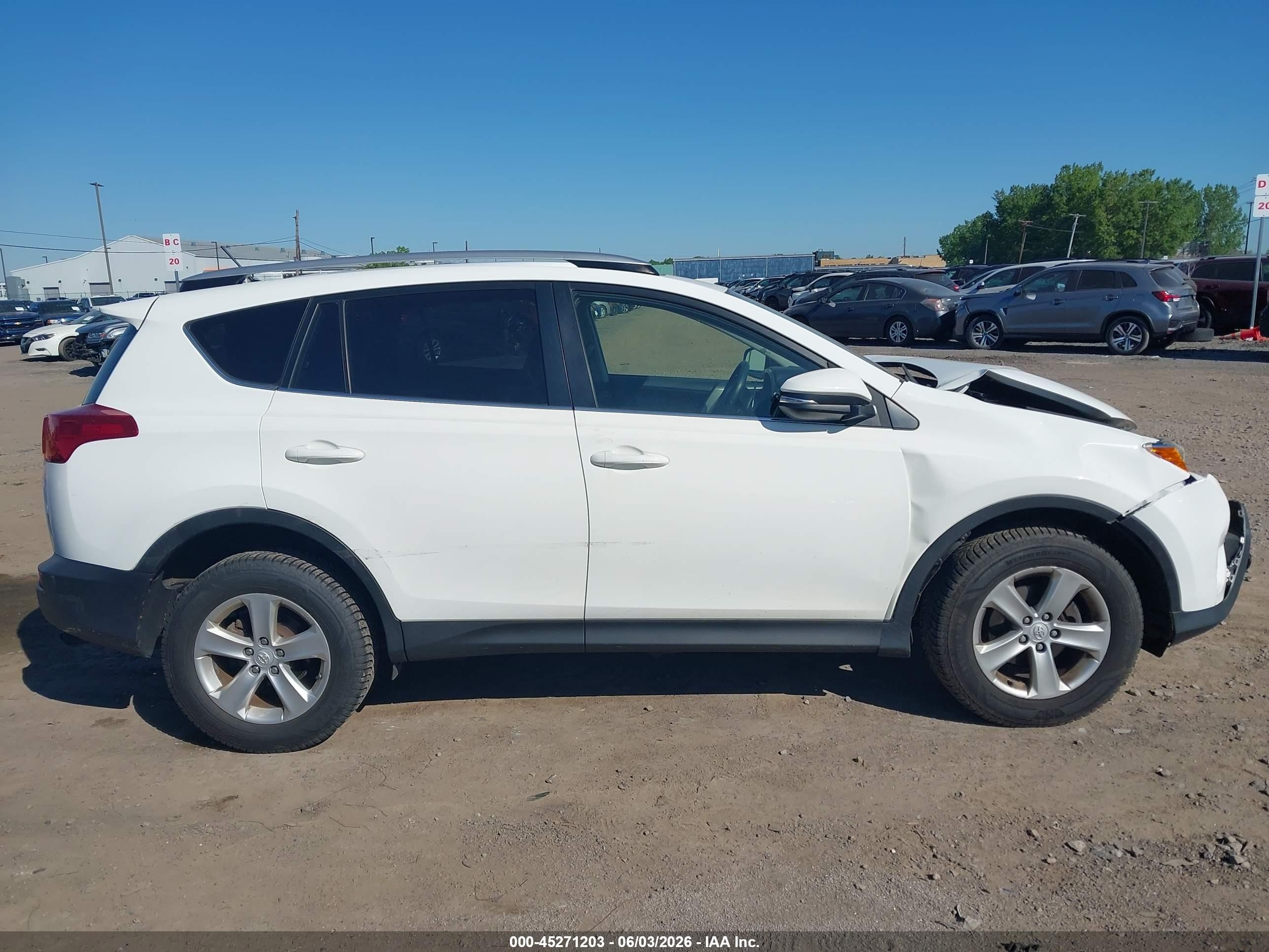 2013 Toyota Rav4 Xle White vin: JTMRFREV5DD011556