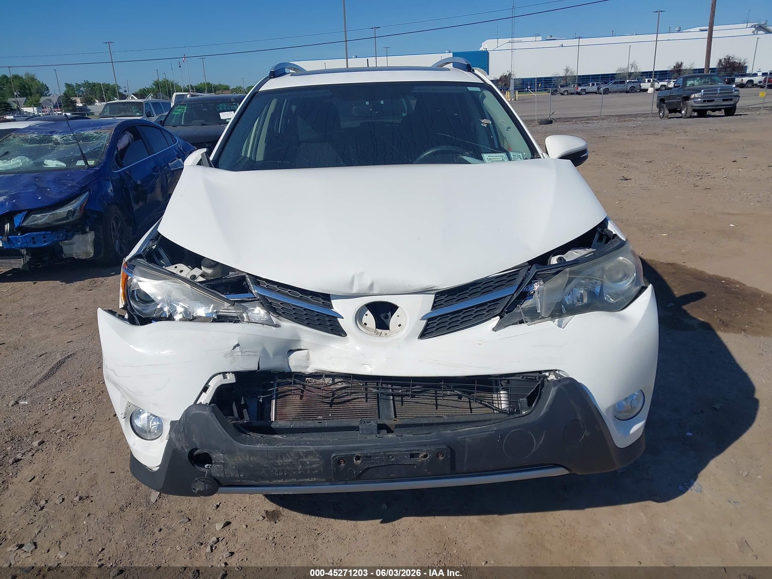 2013 Toyota Rav4 Xle White vin: JTMRFREV5DD011556
