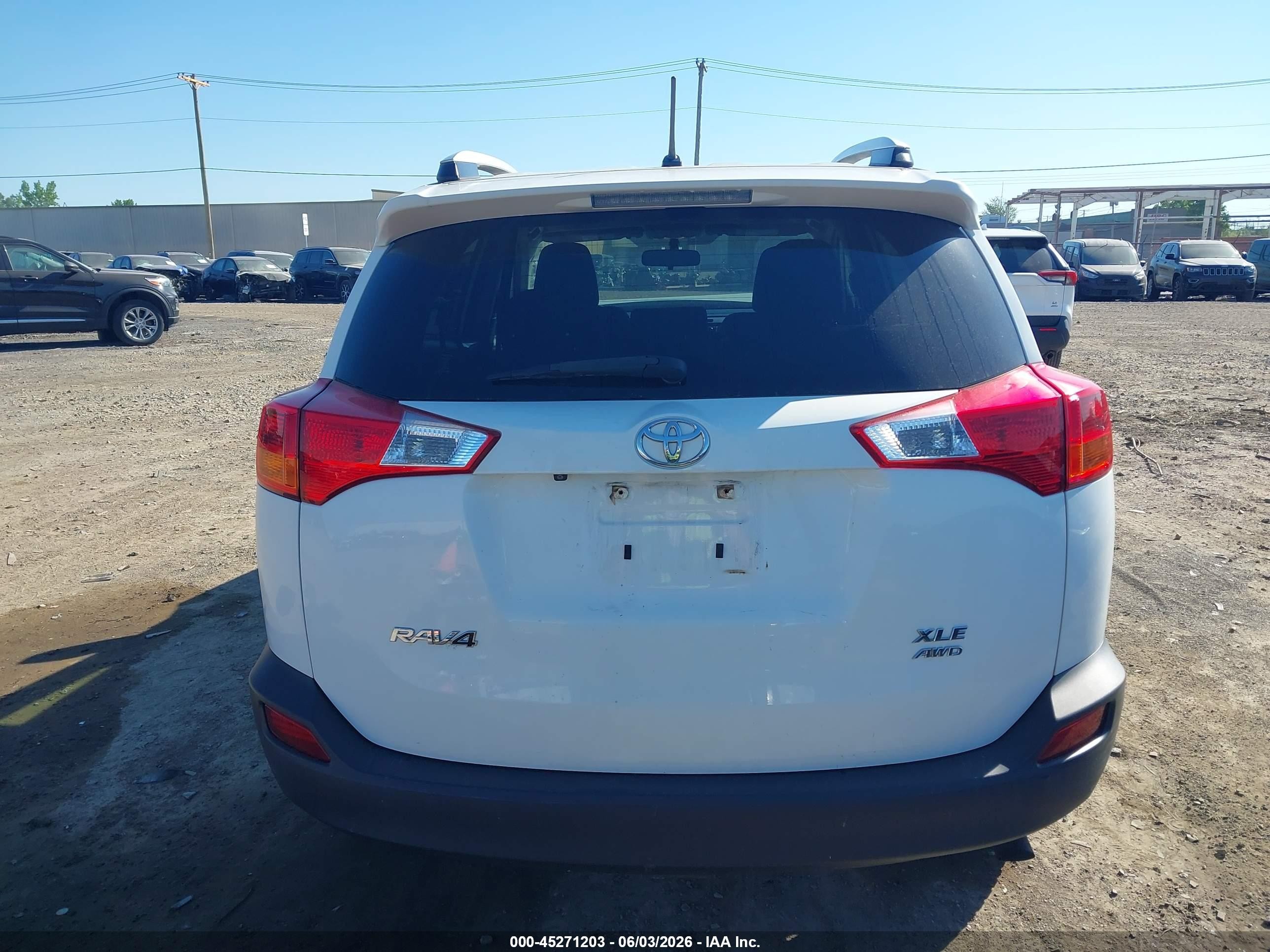 2013 Toyota Rav4 Xle White vin: JTMRFREV5DD011556