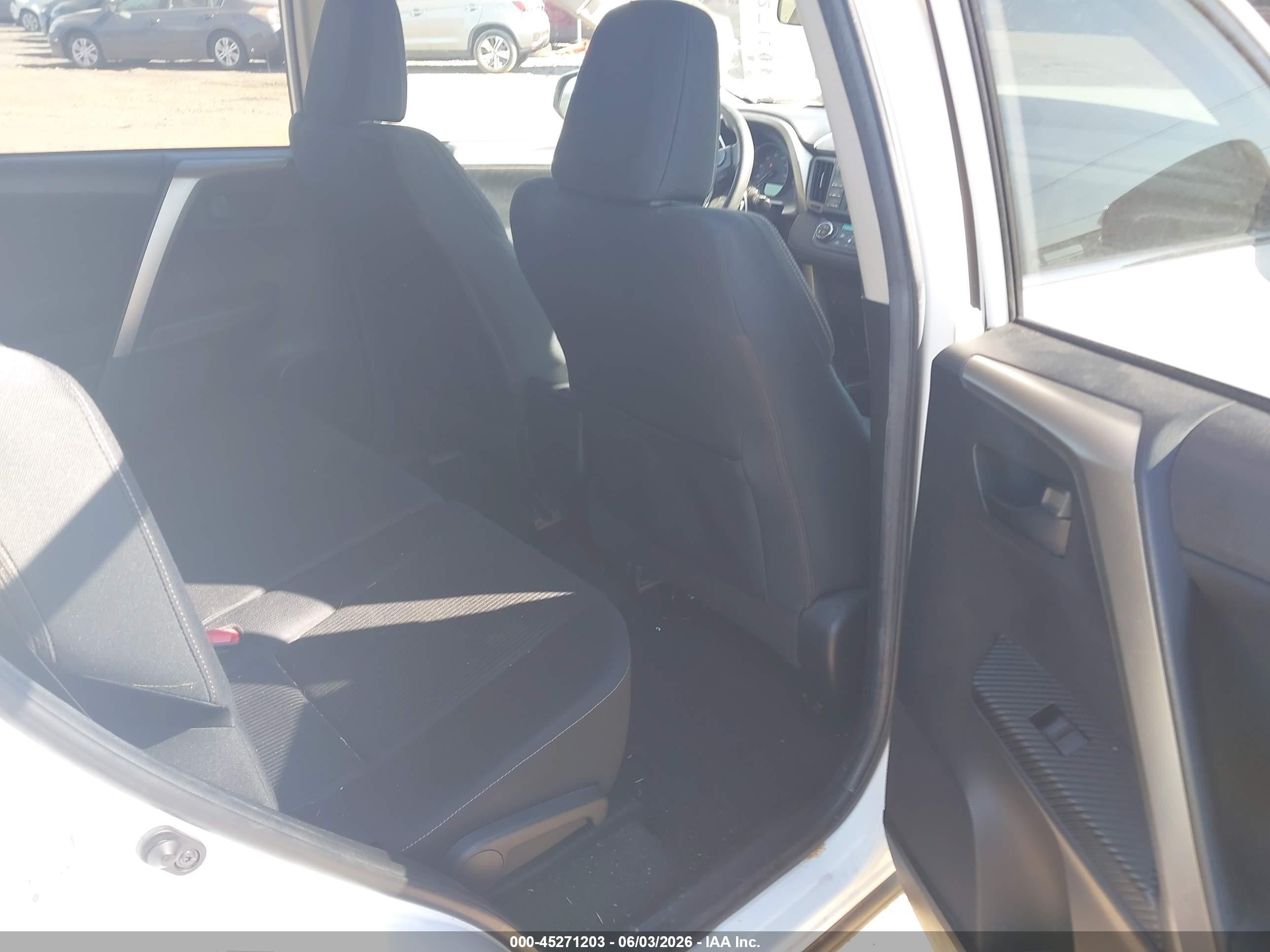 2013 Toyota Rav4 Xle White vin: JTMRFREV5DD011556