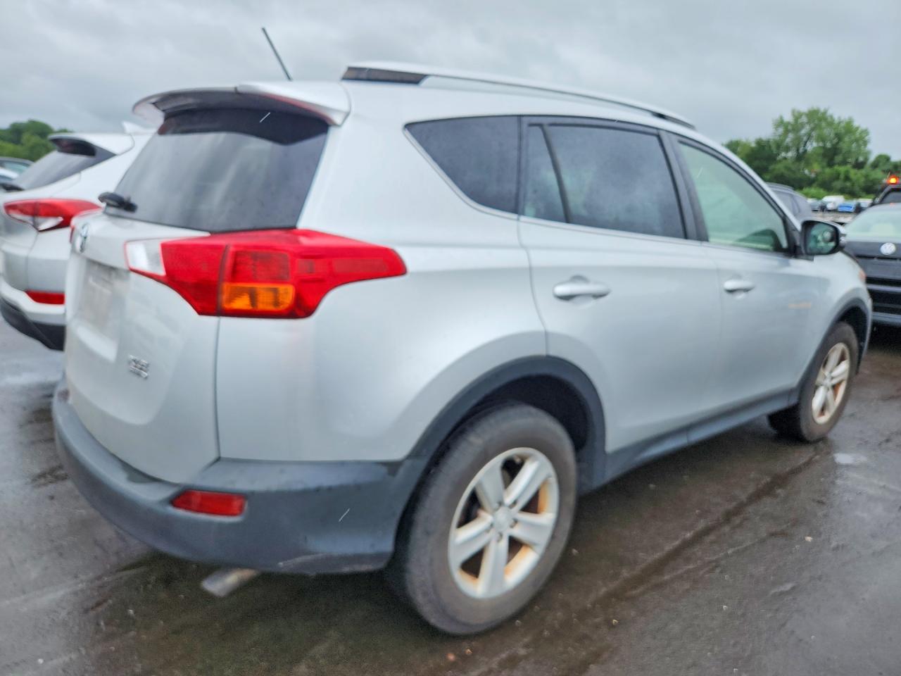2014 Toyota Rav4 Xle Silver vin: JTMRFREV5EJ002004