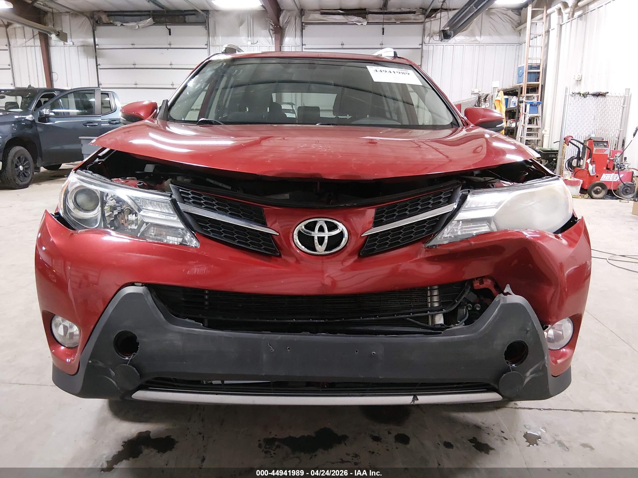 2015 Toyota Rav4 Xle Red vin: JTMRFREV5FD146281