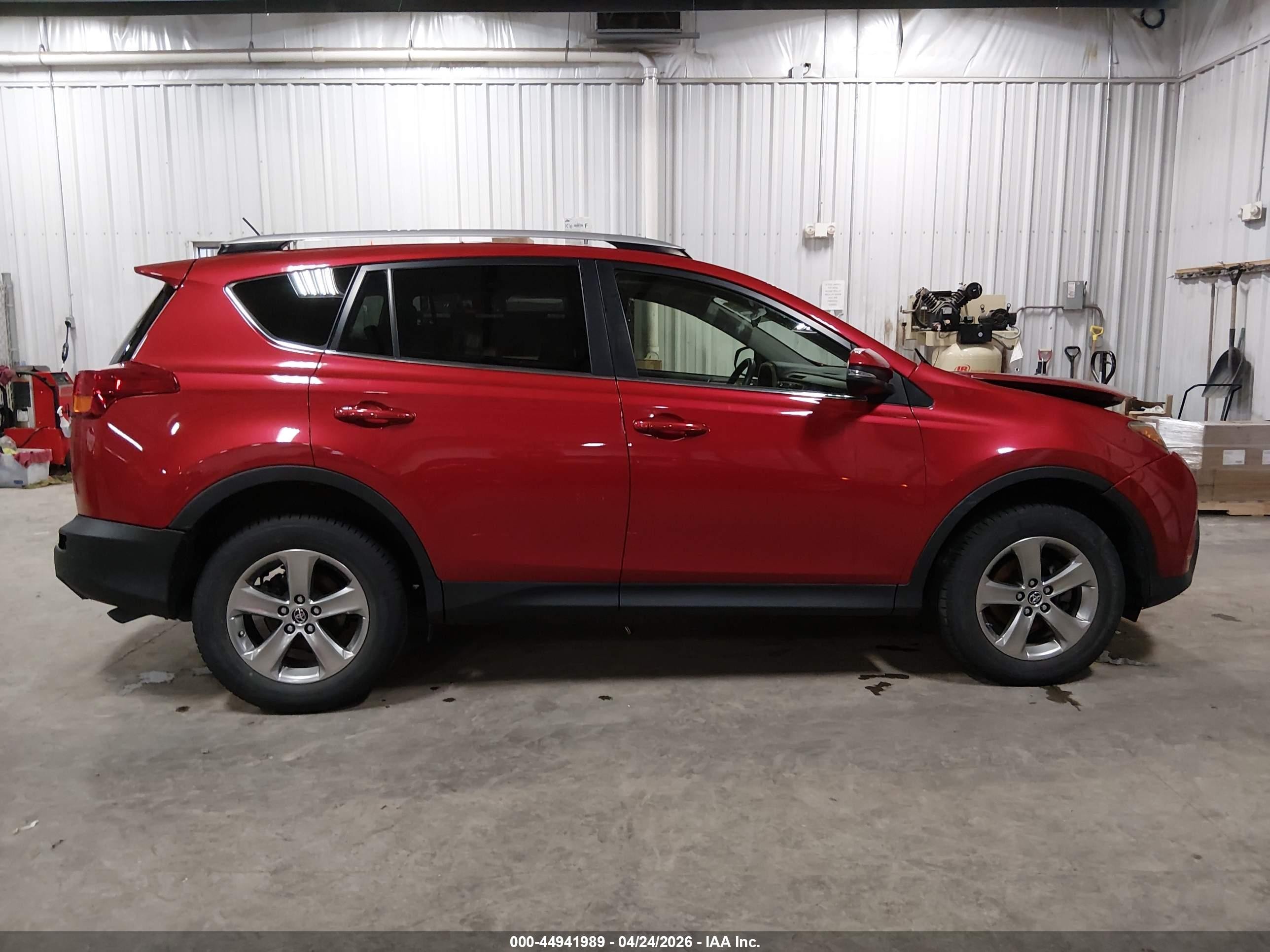 2015 Toyota Rav4 Xle Red vin: JTMRFREV5FD146281