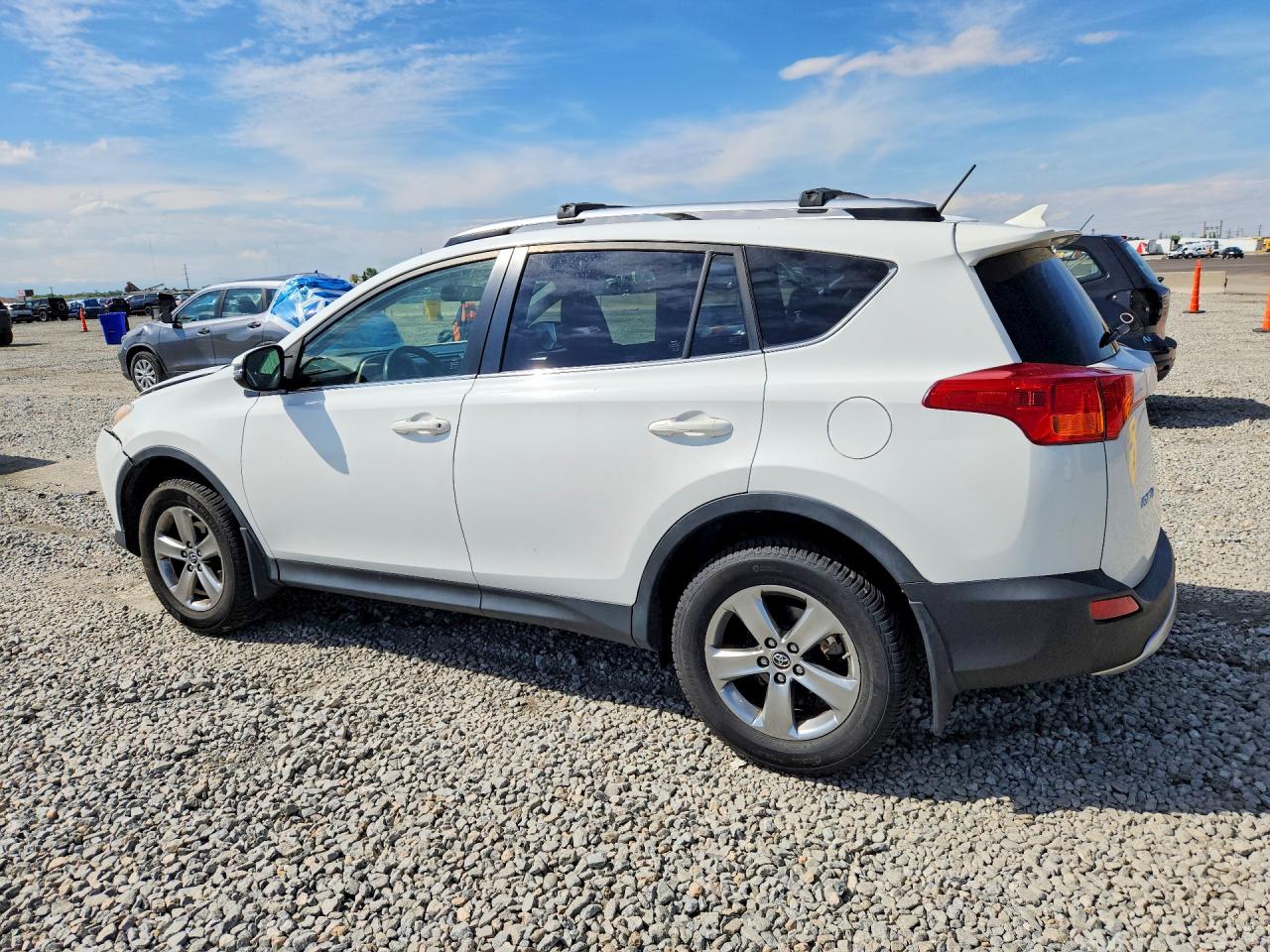 2015 Toyota Rav4 Xle White vin: JTMRFREV5FJ032816