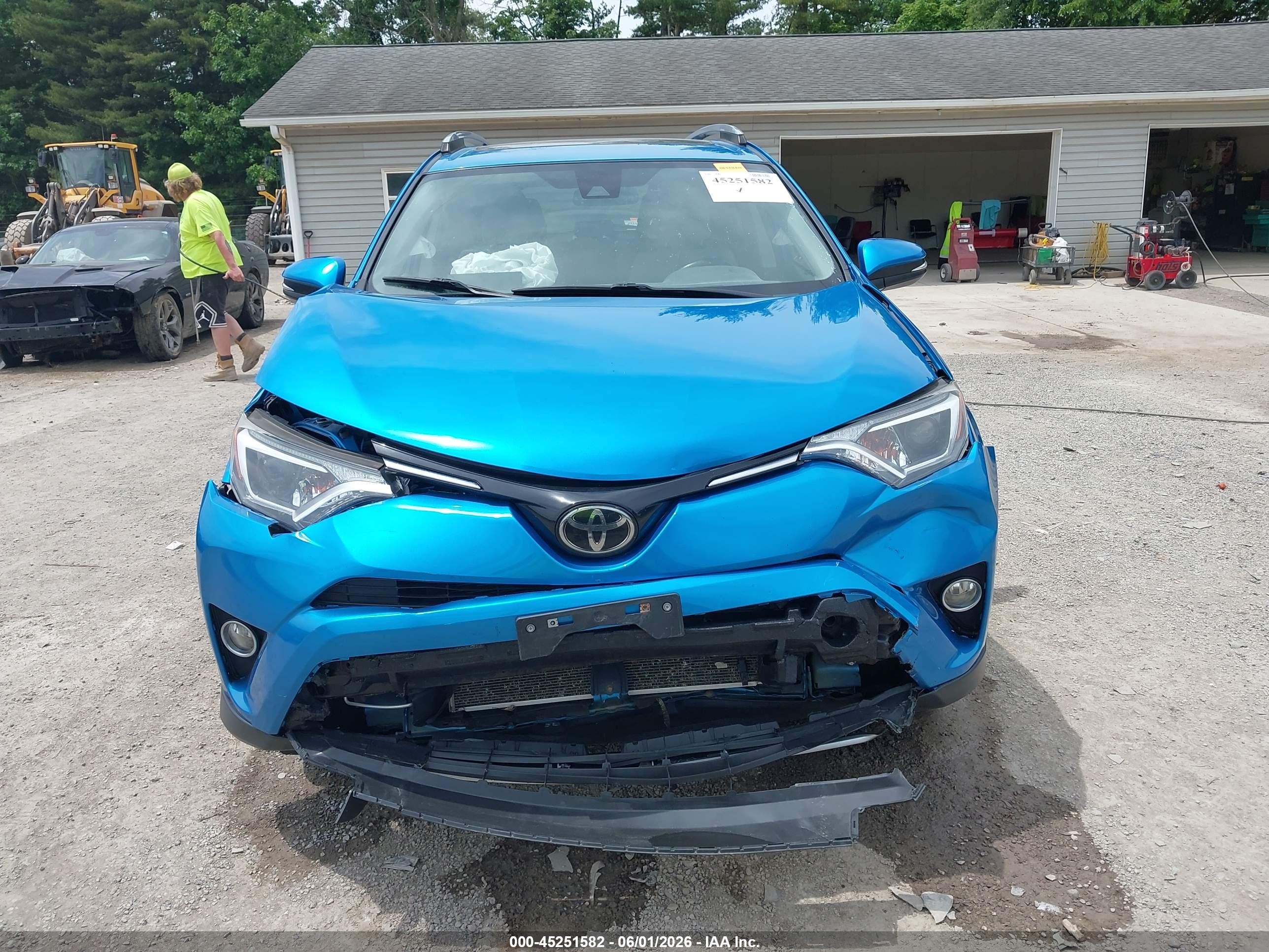 2017 Toyota Rav4 Xle Blue vin: JTMRFREV5HD199646