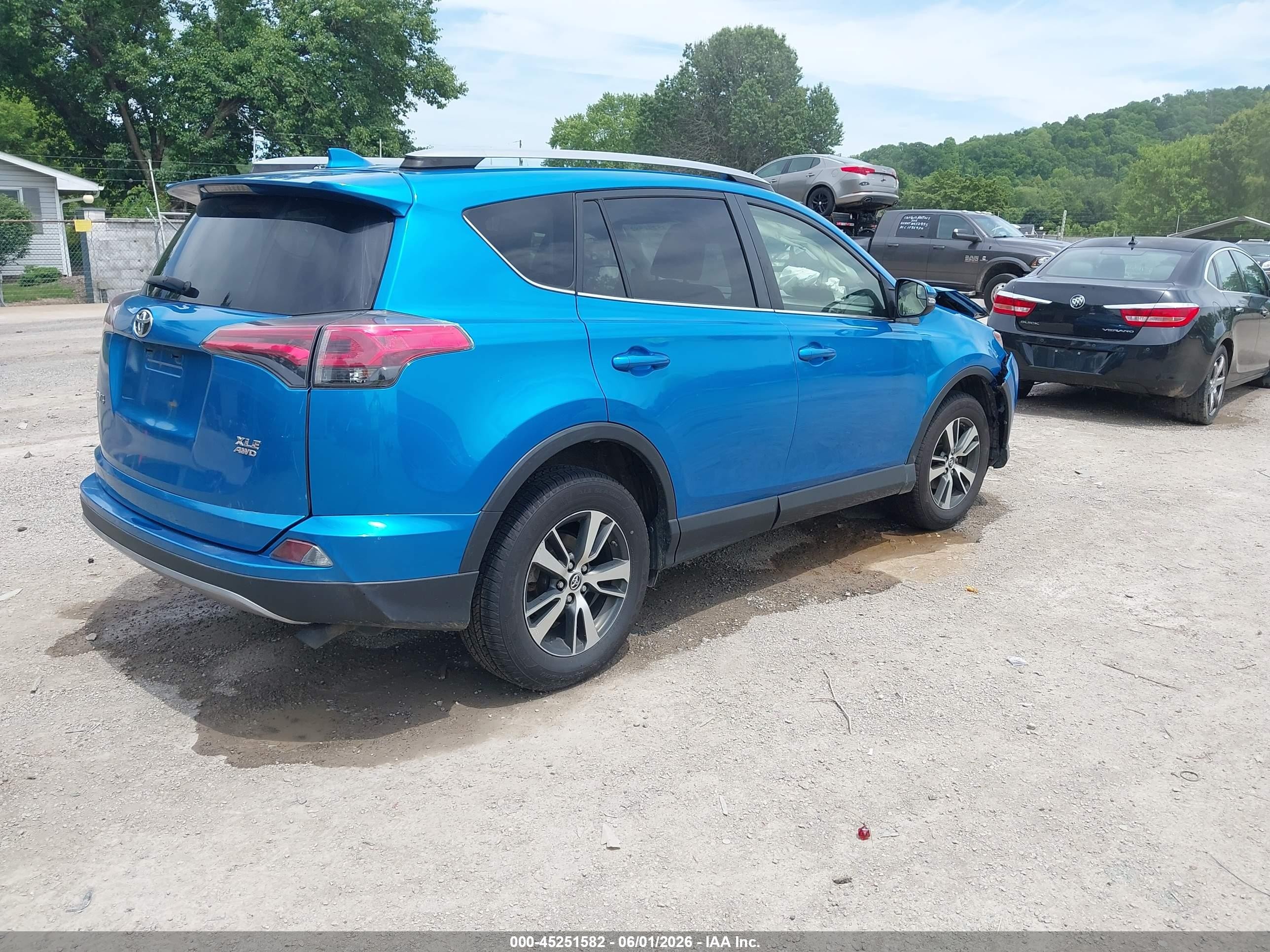 2017 Toyota Rav4 Xle Blue vin: JTMRFREV5HD199646