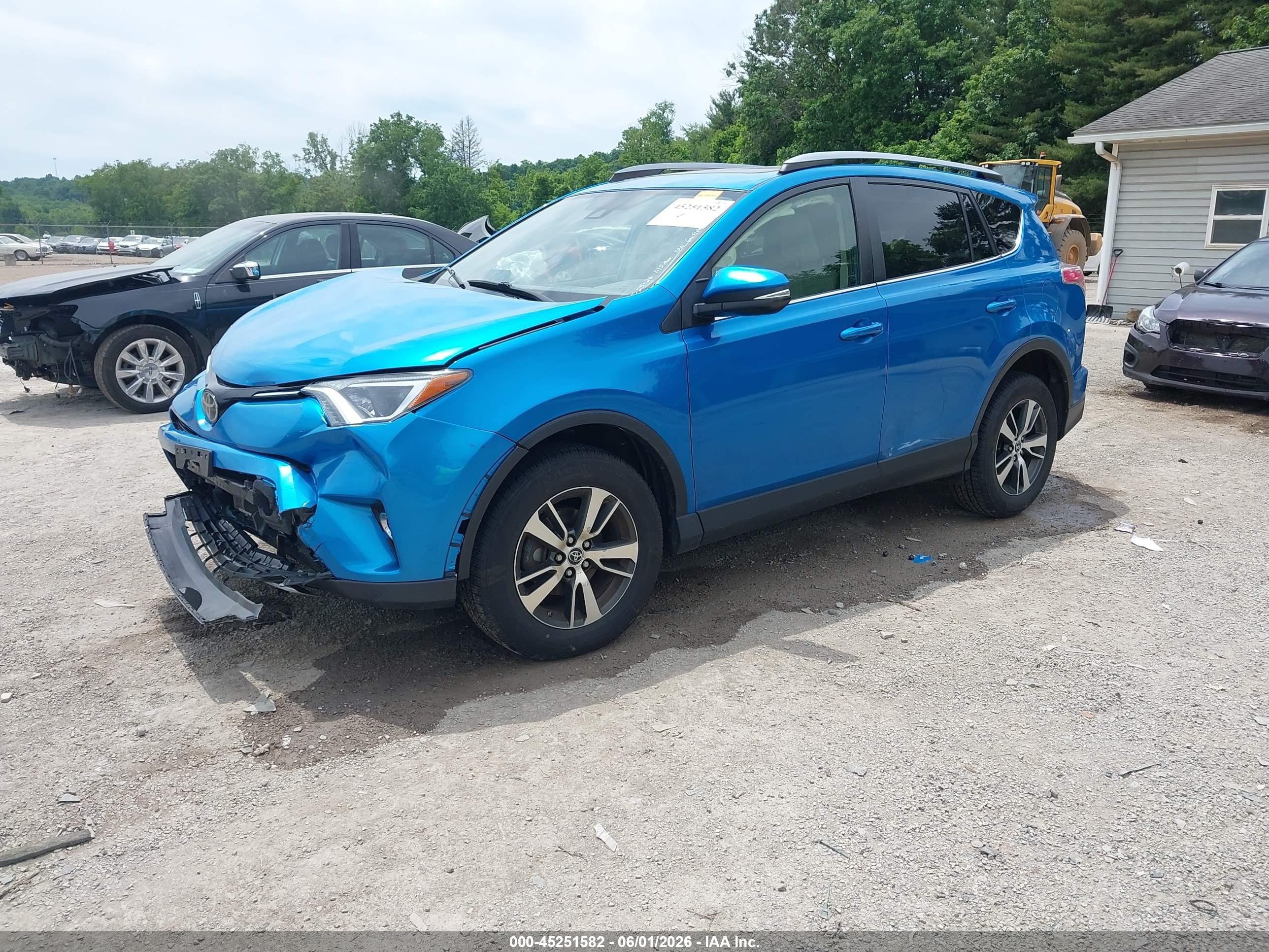 2017 Toyota Rav4 Xle Blue vin: JTMRFREV5HD199646