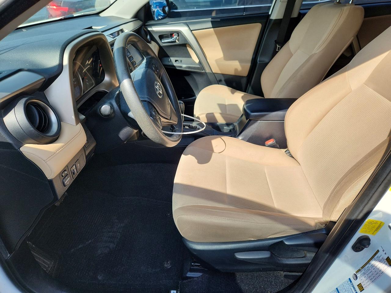 2015 Toyota Rav4 Xle Белый vin: JTMRFREV6FD099570