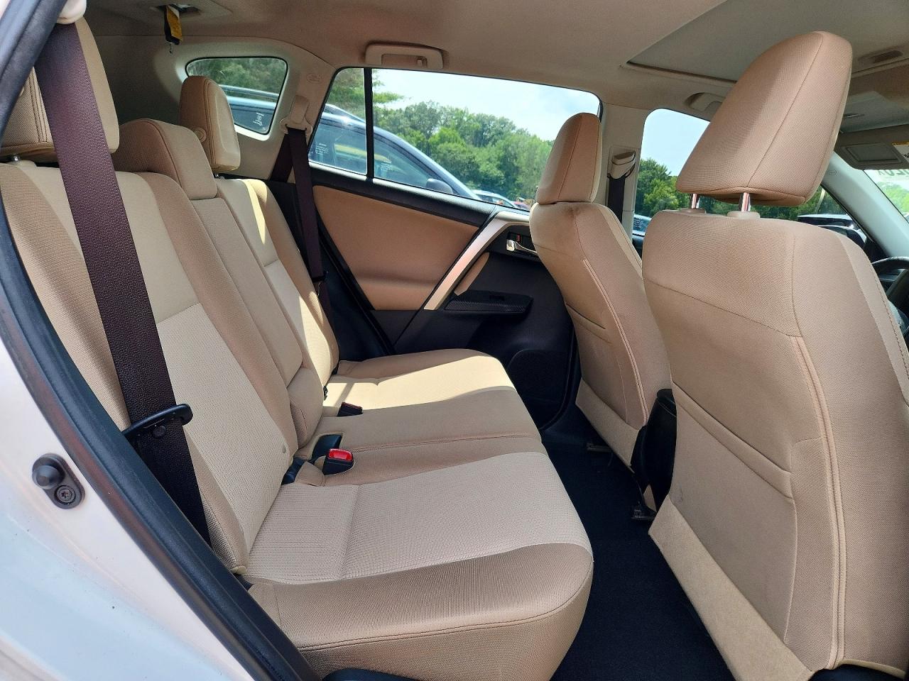 2015 Toyota Rav4 Xle Белый vin: JTMRFREV6FD099570