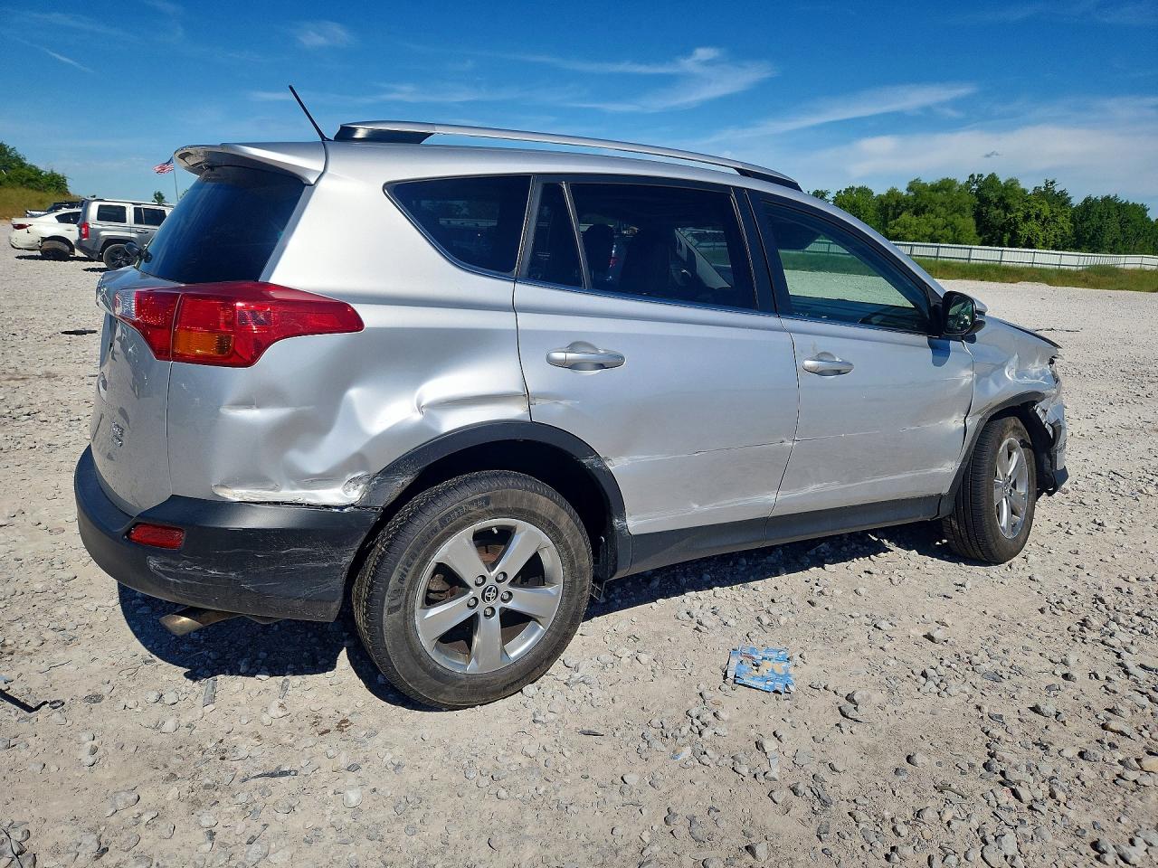 2015 Toyota Rav4 Xle Silver vin: JTMRFREV6FD099651