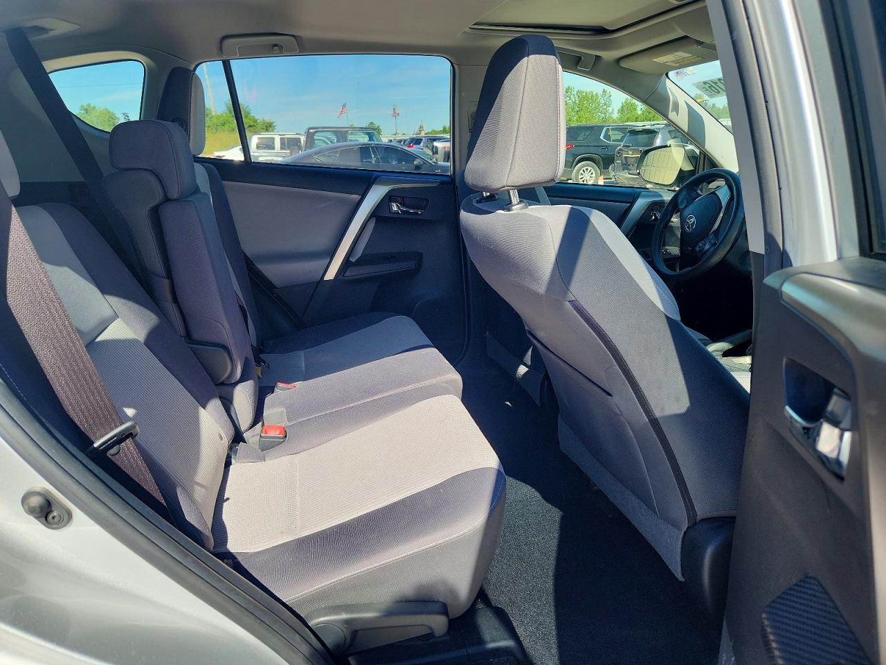 2015 Toyota Rav4 Xle Silver vin: JTMRFREV6FD099651