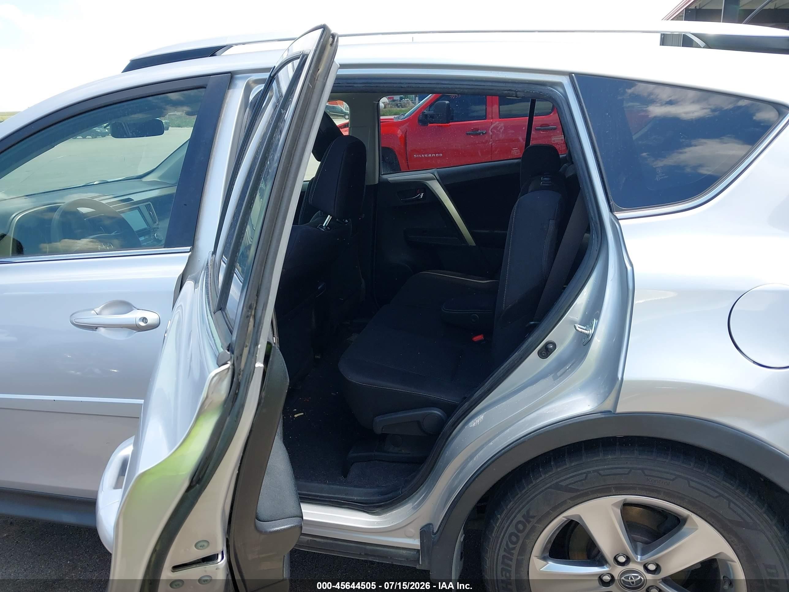 2015 Toyota Rav4 Xle Silver vin: JTMRFREV6FD103648