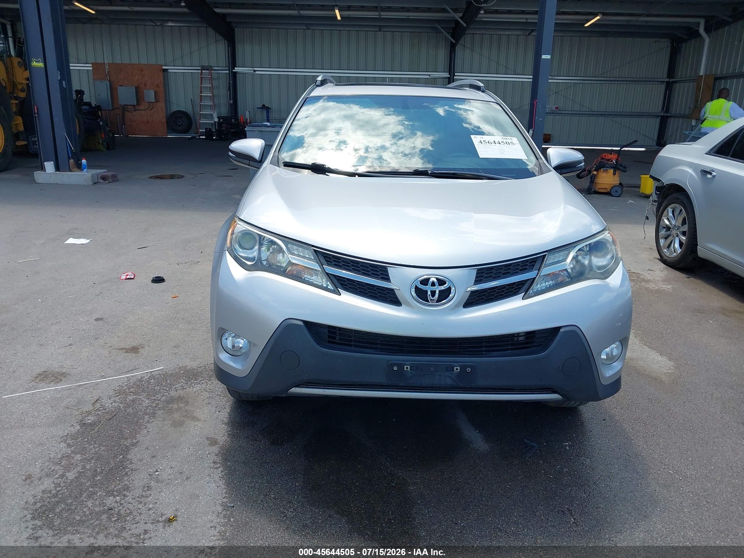 2015 Toyota Rav4 Xle Silver vin: JTMRFREV6FD103648
