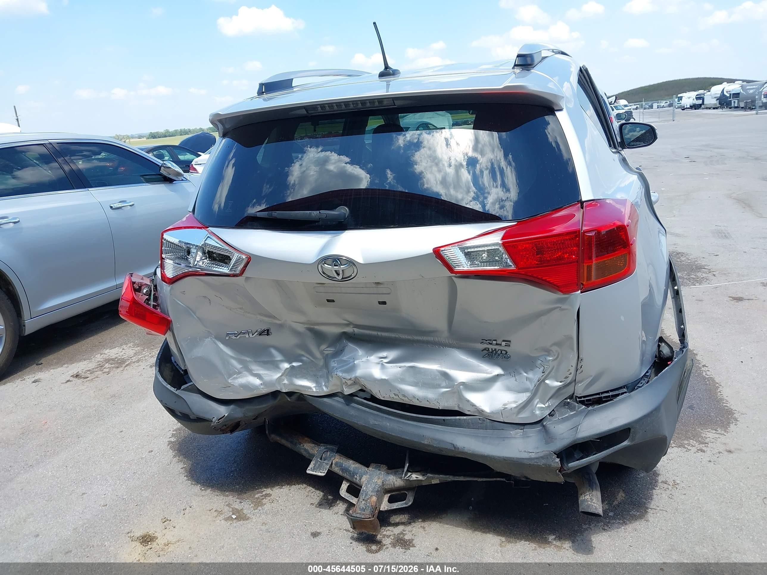 2015 Toyota Rav4 Xle Silver vin: JTMRFREV6FD103648