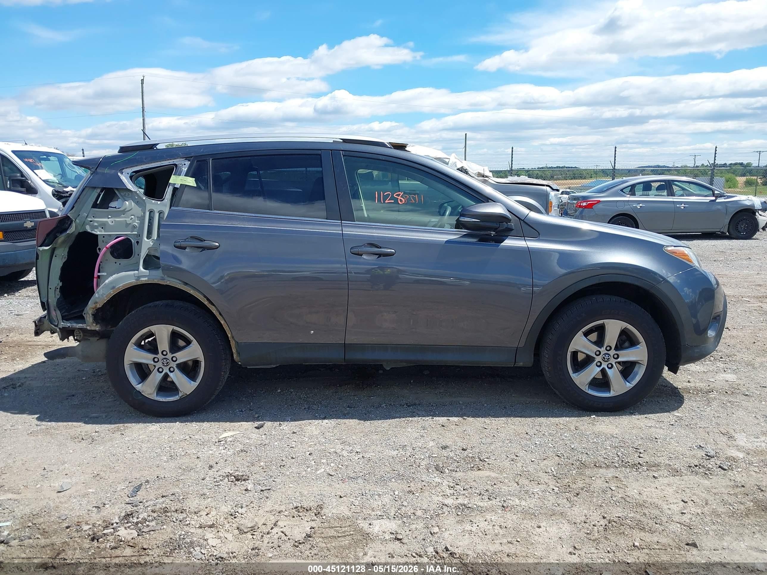 2015 Toyota Rav4 Xle Gray vin: JTMRFREV6FD158570