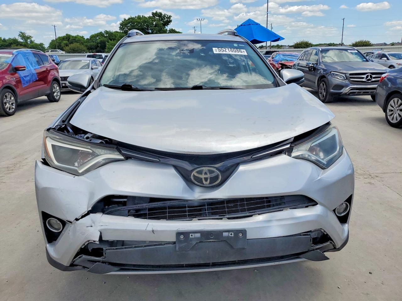 2018 Toyota Rav4 Xle Серебряный vin: JTMRFREV6JJ240776