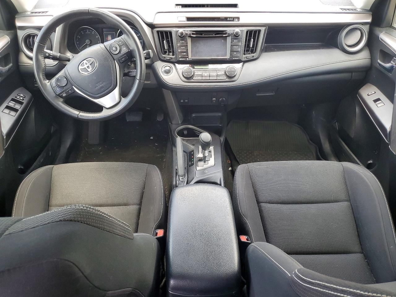 2018 Toyota Rav4 Xle Серебряный vin: JTMRFREV6JJ240776