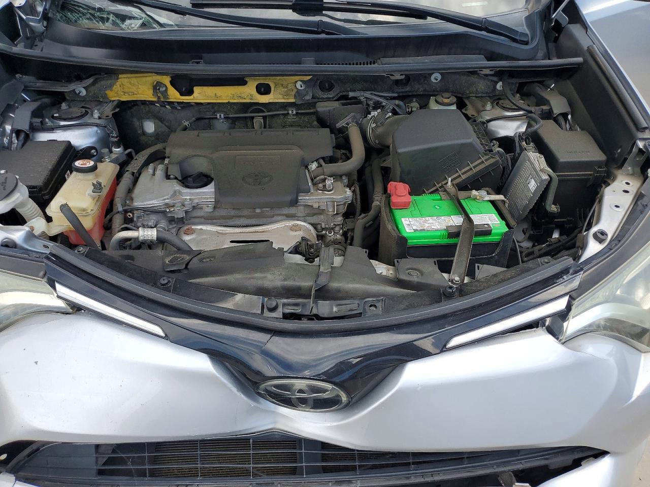 2018 Toyota Rav4 Xle Серебряный vin: JTMRFREV6JJ240776