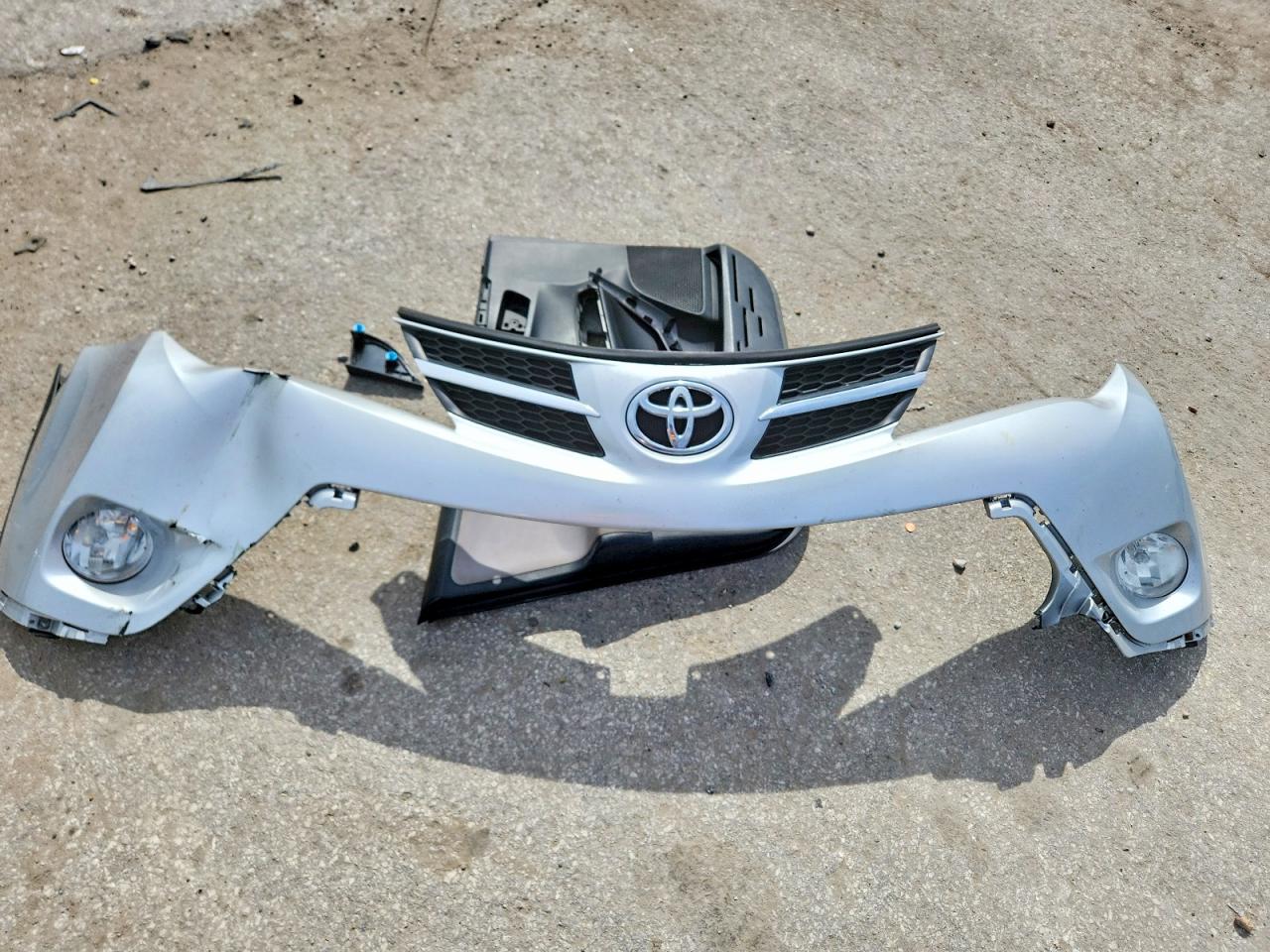 2014 Toyota Rav4 Xle Silver vin: JTMRFREV7ED089029