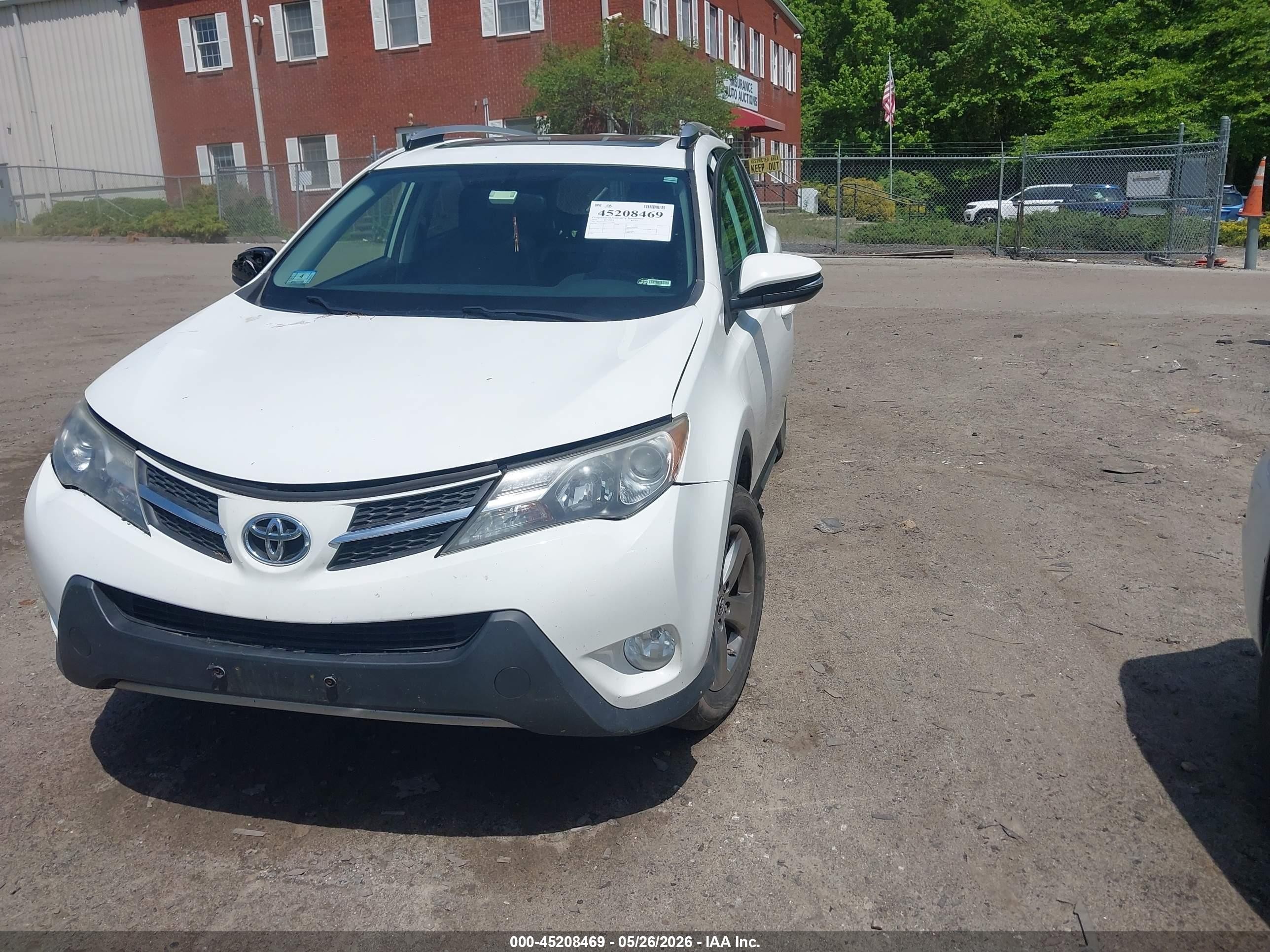 2015 Toyota Rav4 Xle White vin: JTMRFREV7FD104906