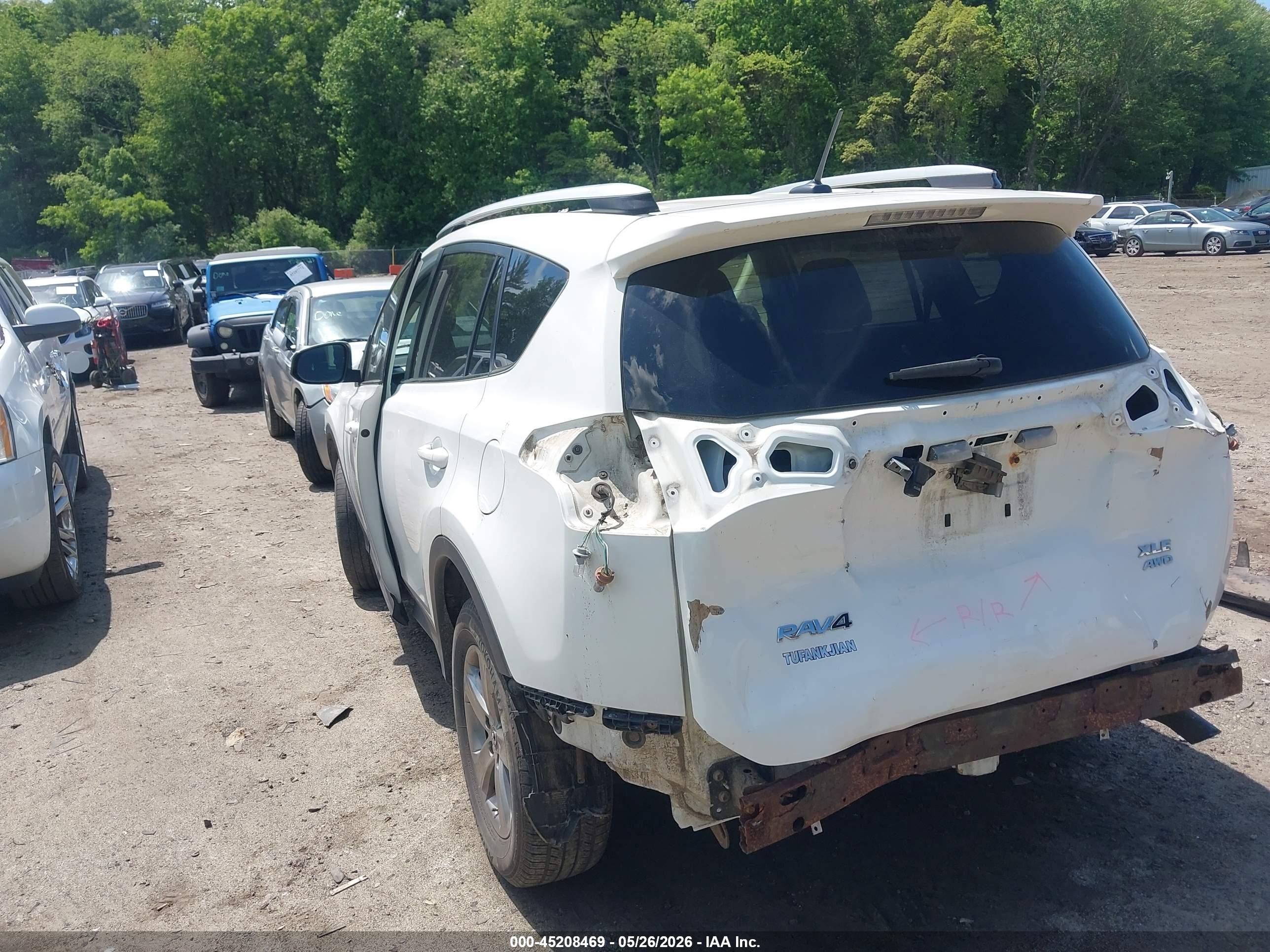 2015 Toyota Rav4 Xle White vin: JTMRFREV7FD104906