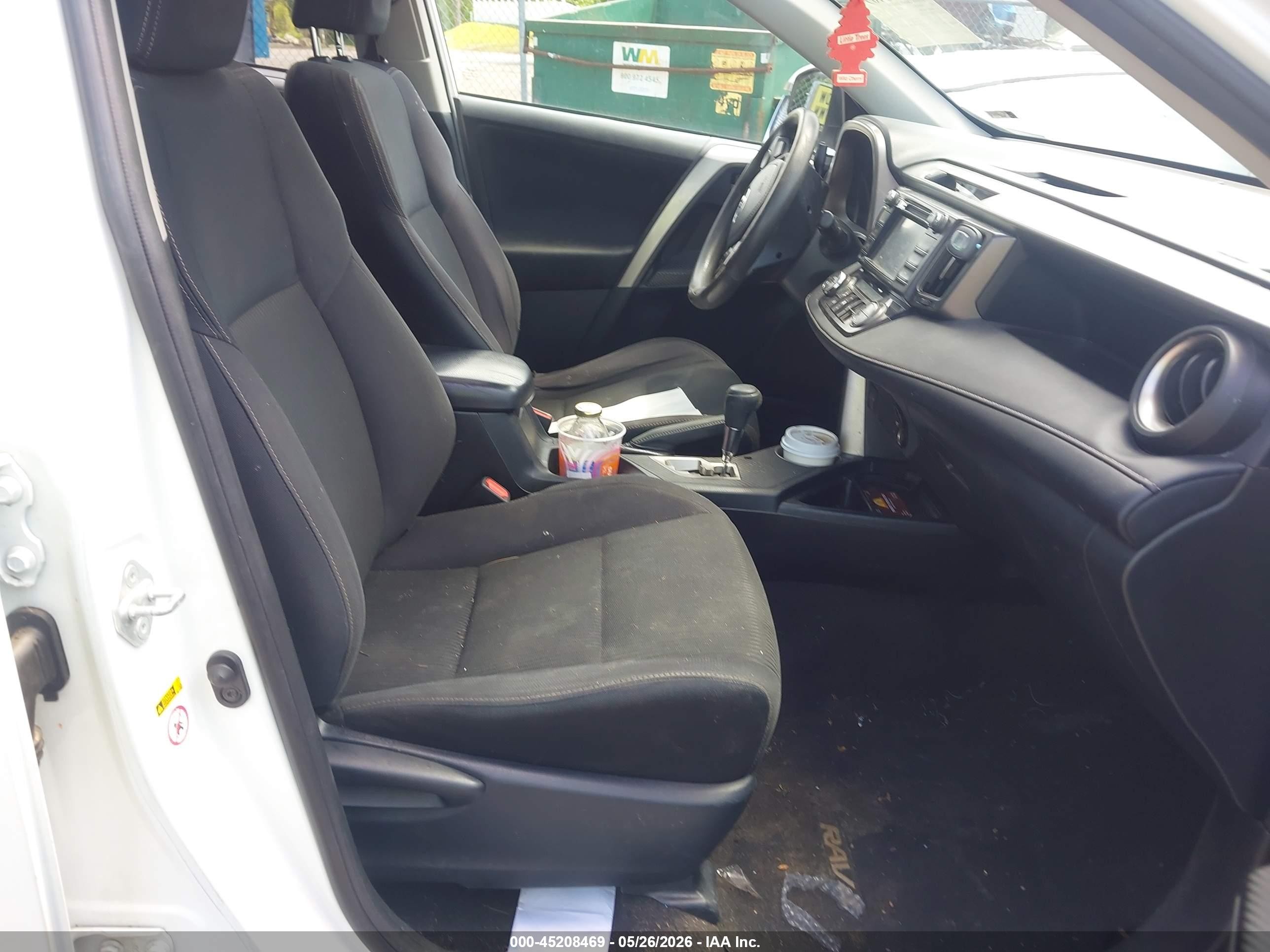 2015 Toyota Rav4 Xle White vin: JTMRFREV7FD104906