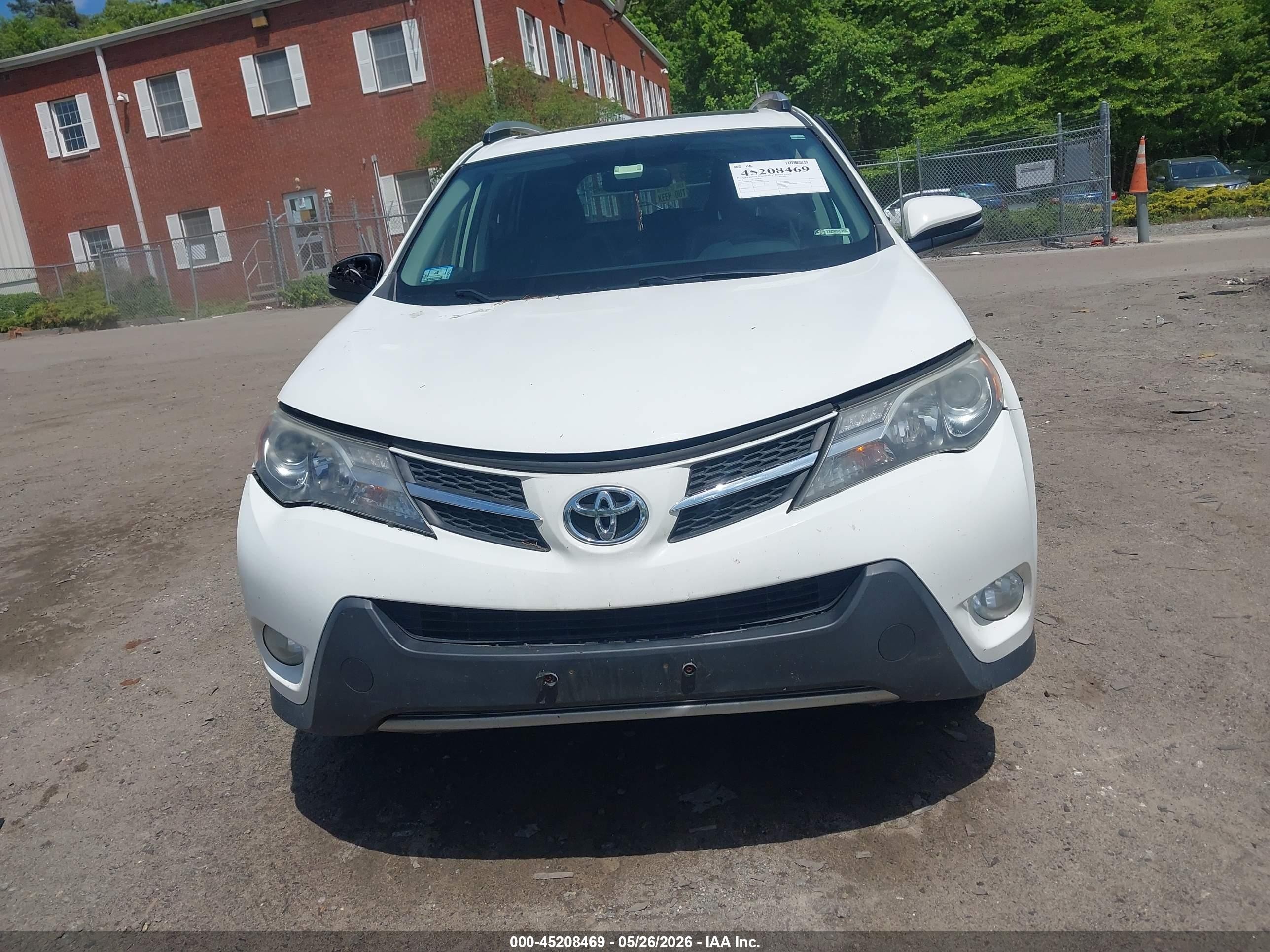 2015 Toyota Rav4 Xle White vin: JTMRFREV7FD104906
