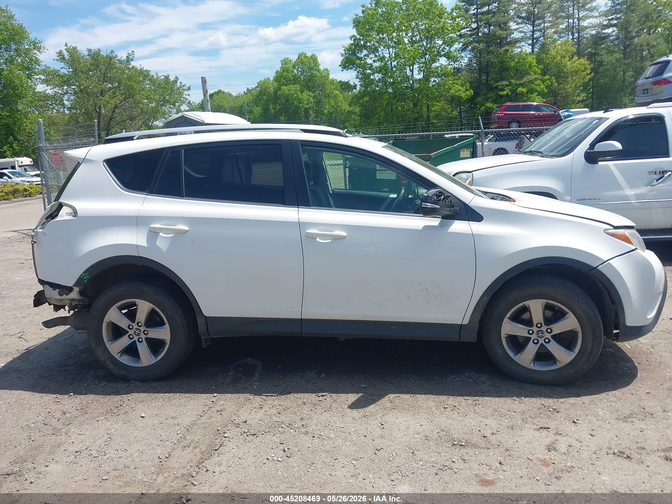 2015 Toyota Rav4 Xle White vin: JTMRFREV7FD104906