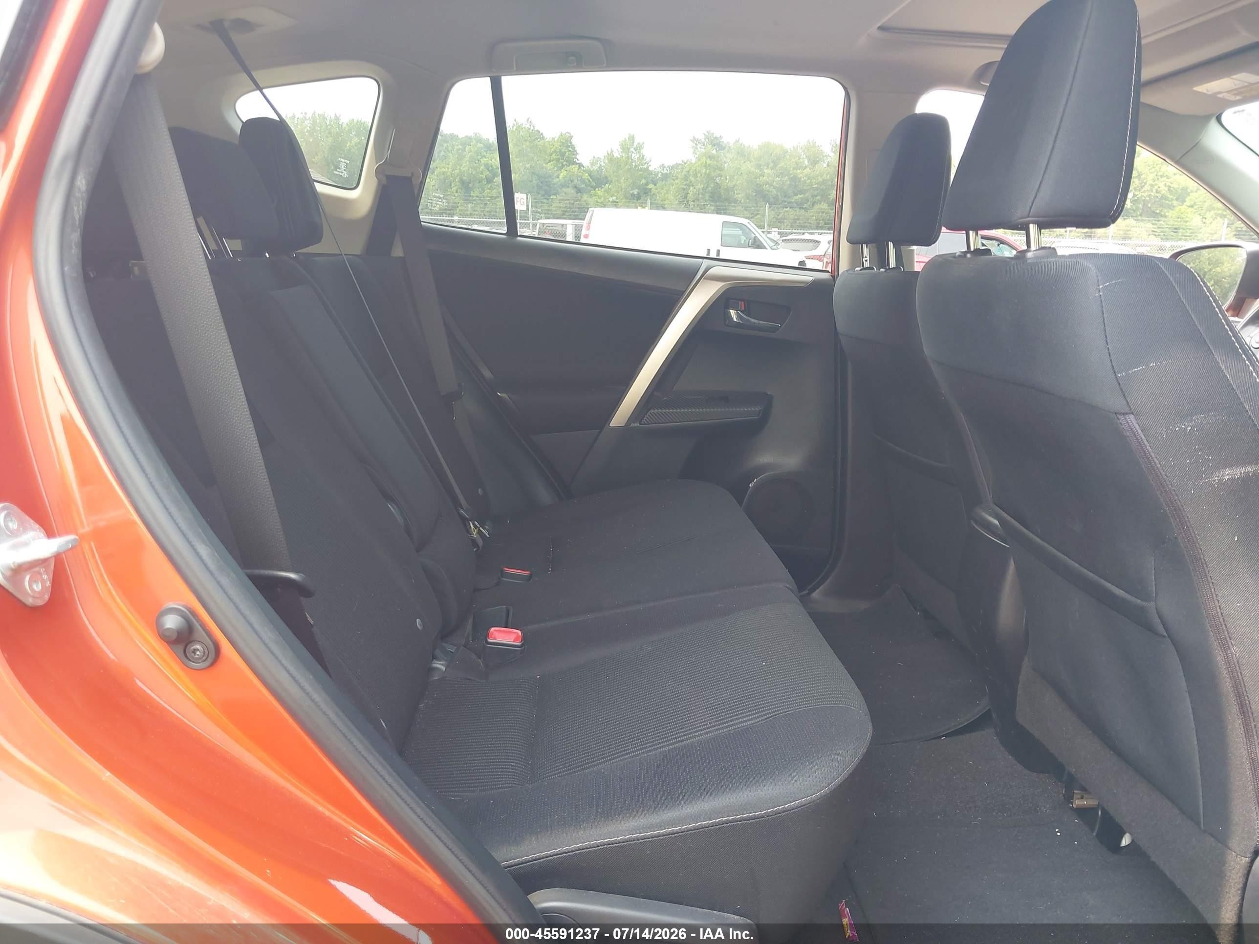 2015 Toyota Rav4 Xle Оранжевый vin: JTMRFREV7FD119180