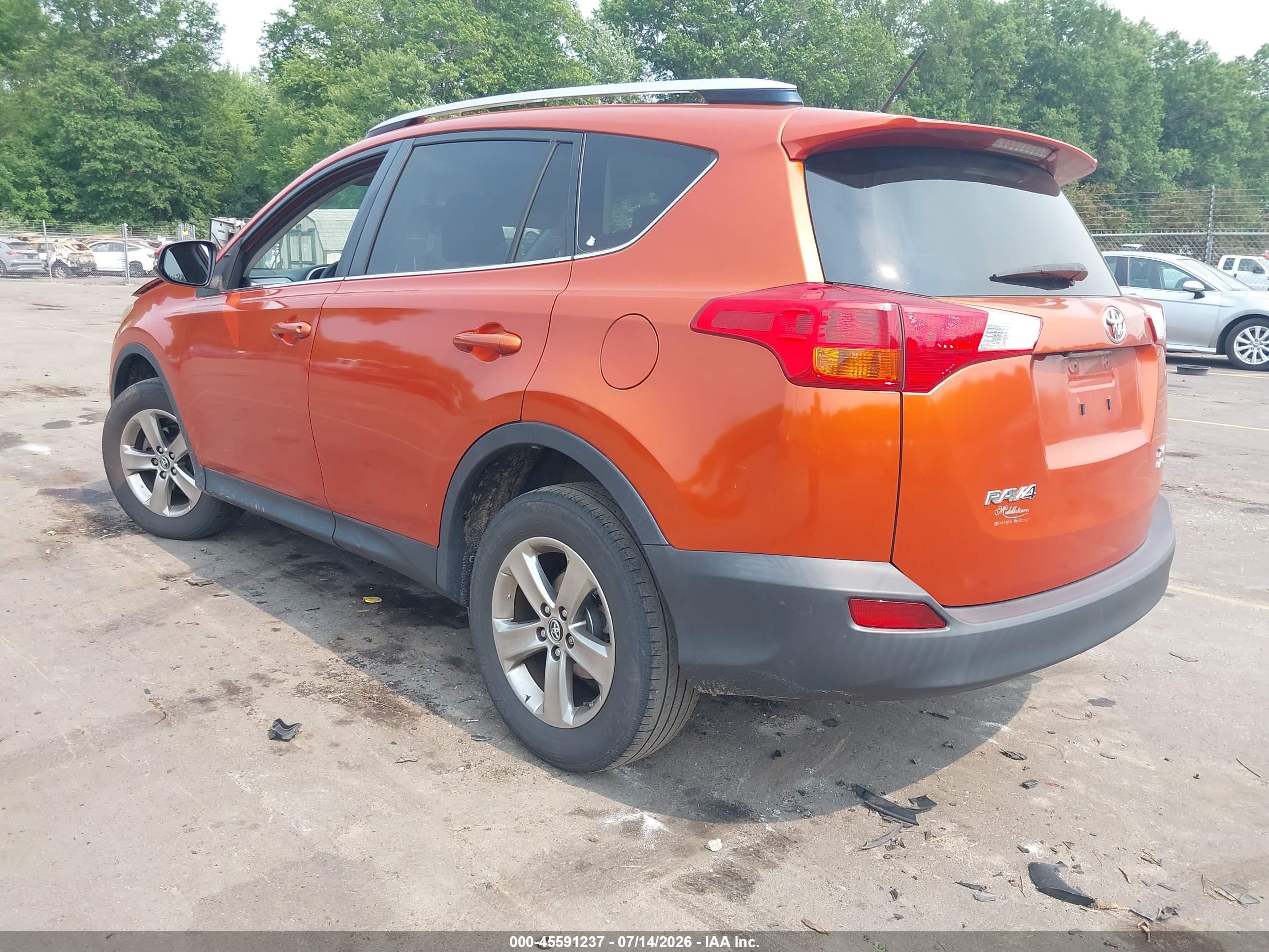 2015 Toyota Rav4 Xle Оранжевый vin: JTMRFREV7FD119180