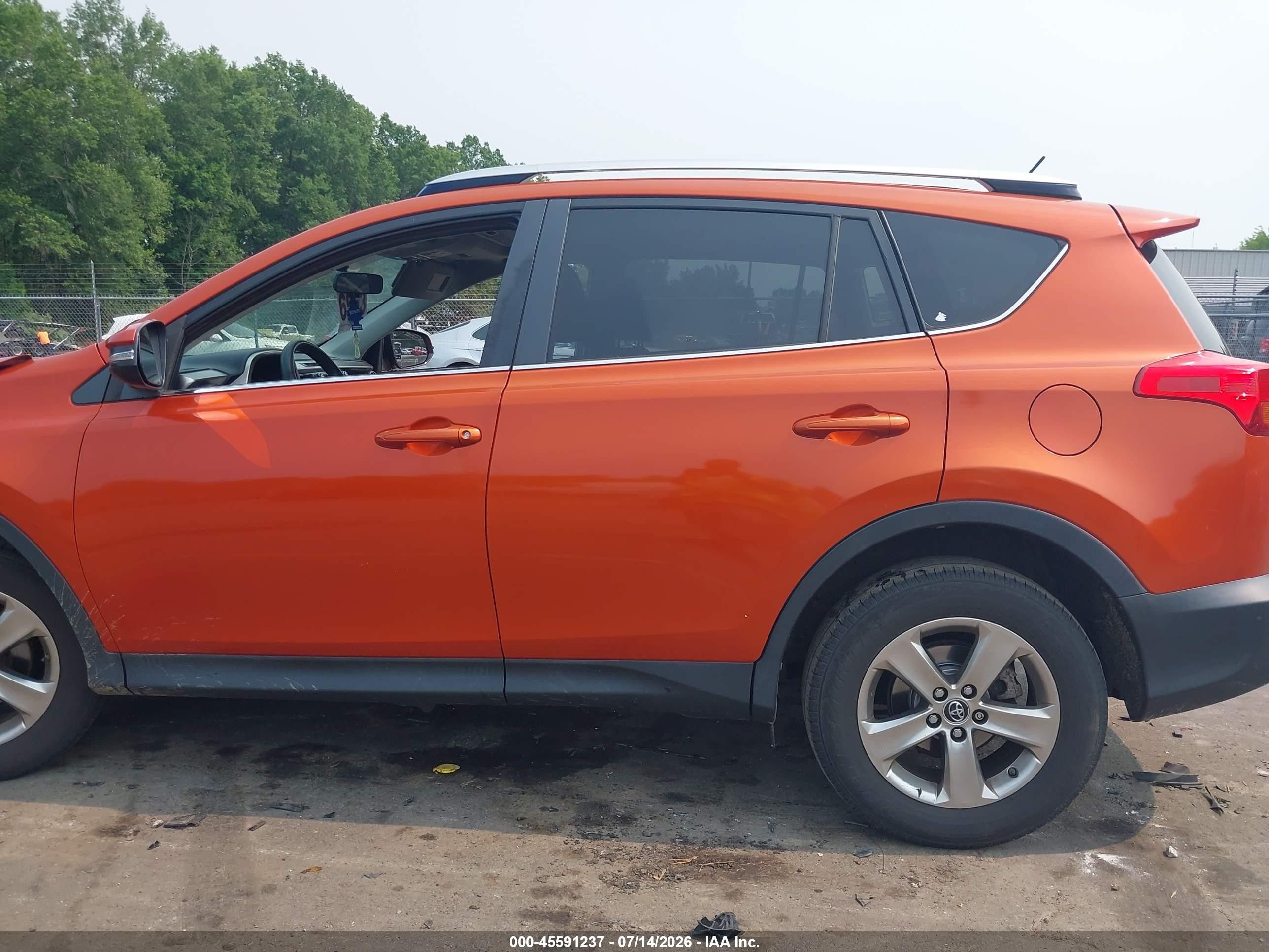 2015 Toyota Rav4 Xle Оранжевый vin: JTMRFREV7FD119180