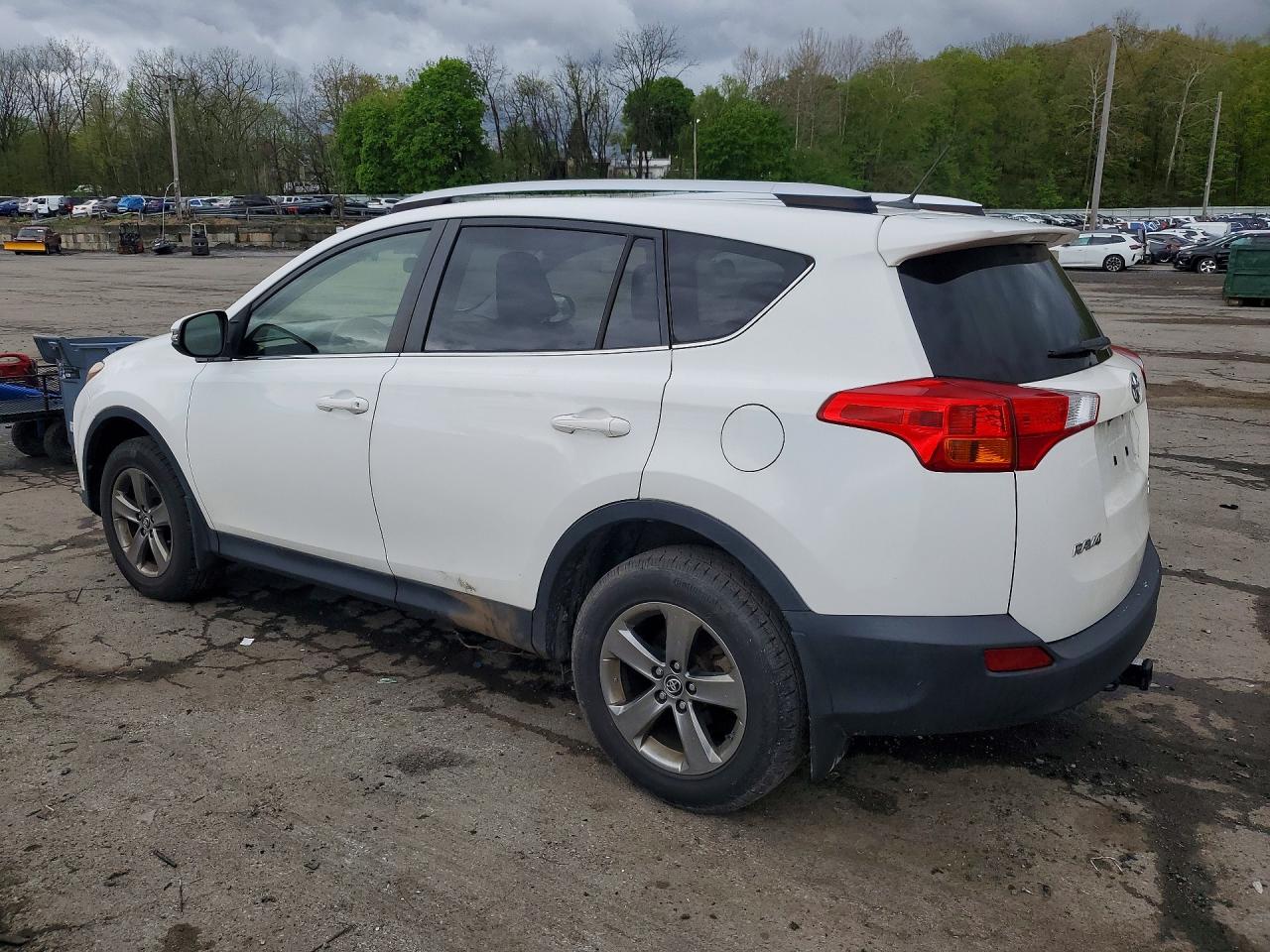 2015 Toyota Rav4 Xle White vin: JTMRFREV7FD126632