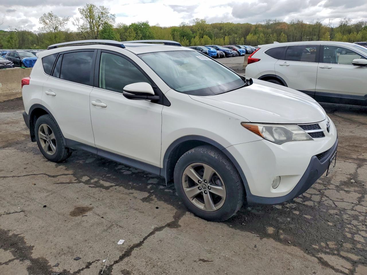 2015 Toyota Rav4 Xle White vin: JTMRFREV7FD126632
