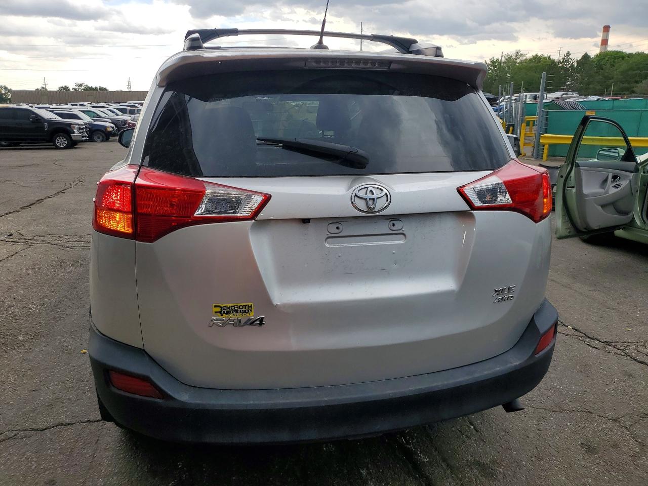 2015 Toyota Rav4 Xle Silver vin: JTMRFREV7FD127019