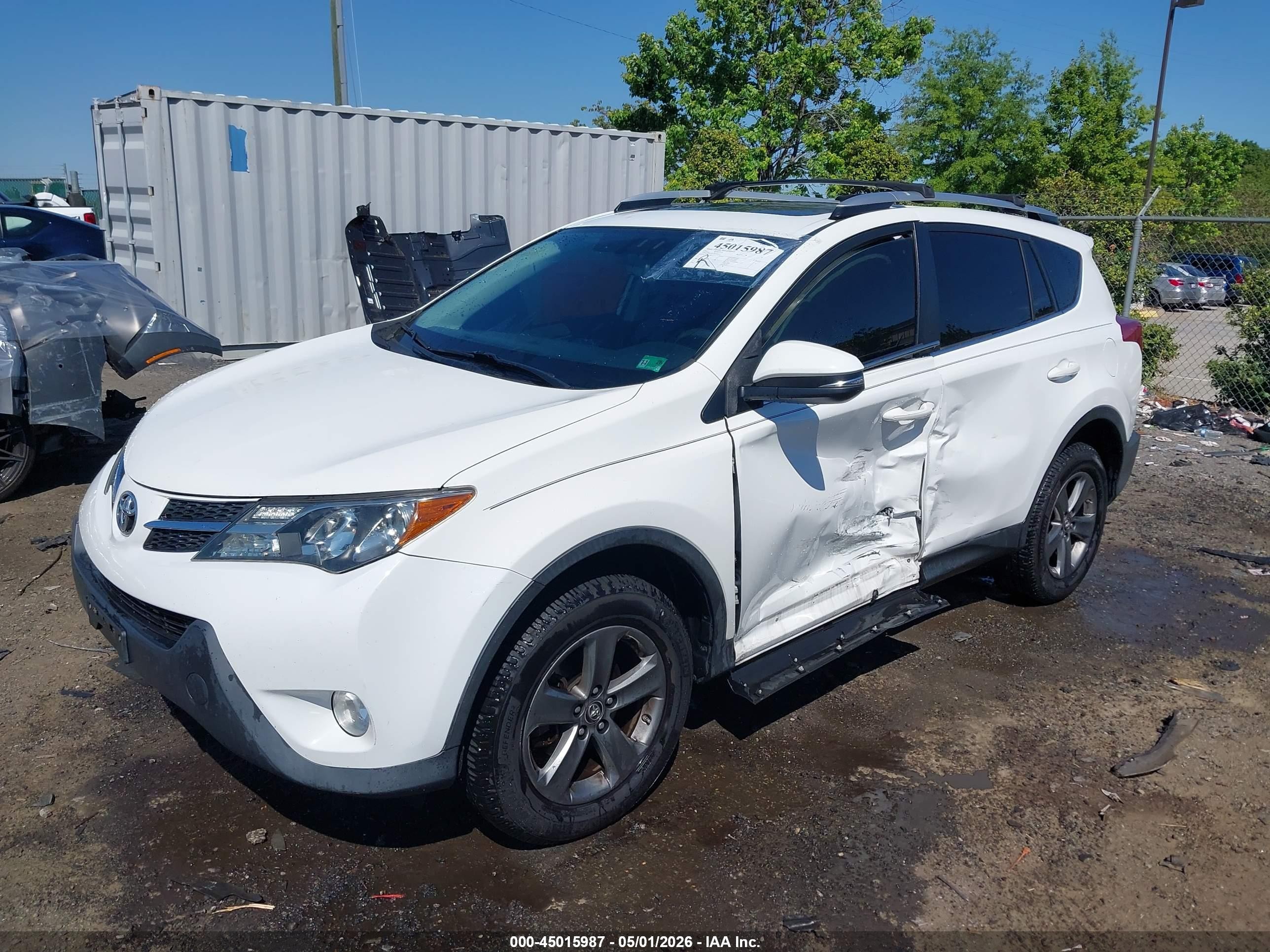 2015 Toyota Rav4 Xle White vin: JTMRFREV7FJ028167