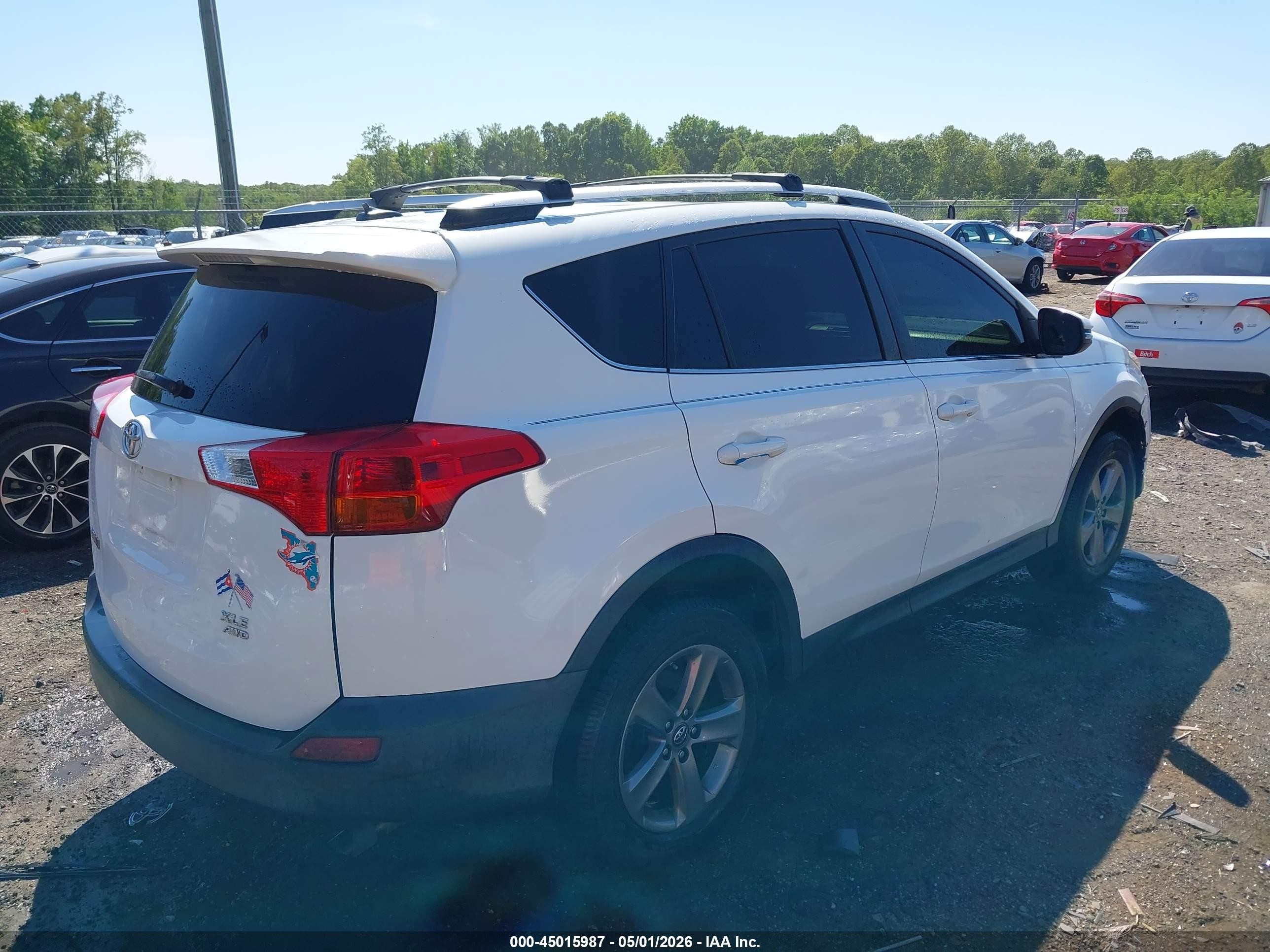 2015 Toyota Rav4 Xle White vin: JTMRFREV7FJ028167