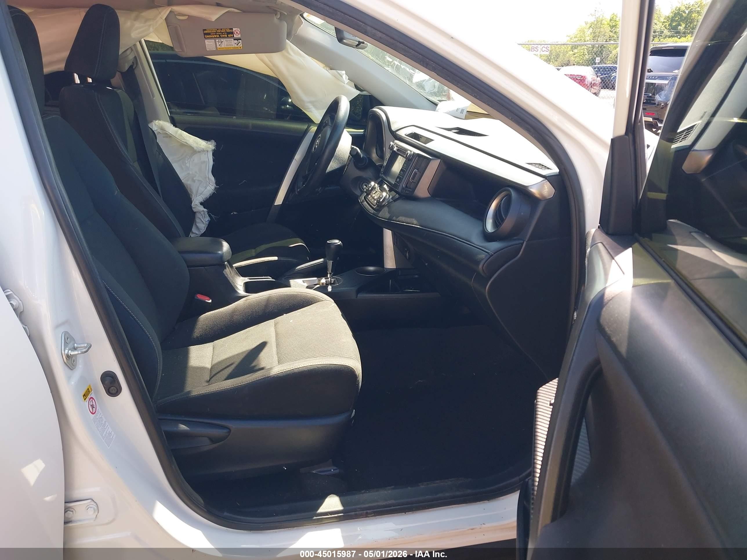 2015 Toyota Rav4 Xle White vin: JTMRFREV7FJ028167