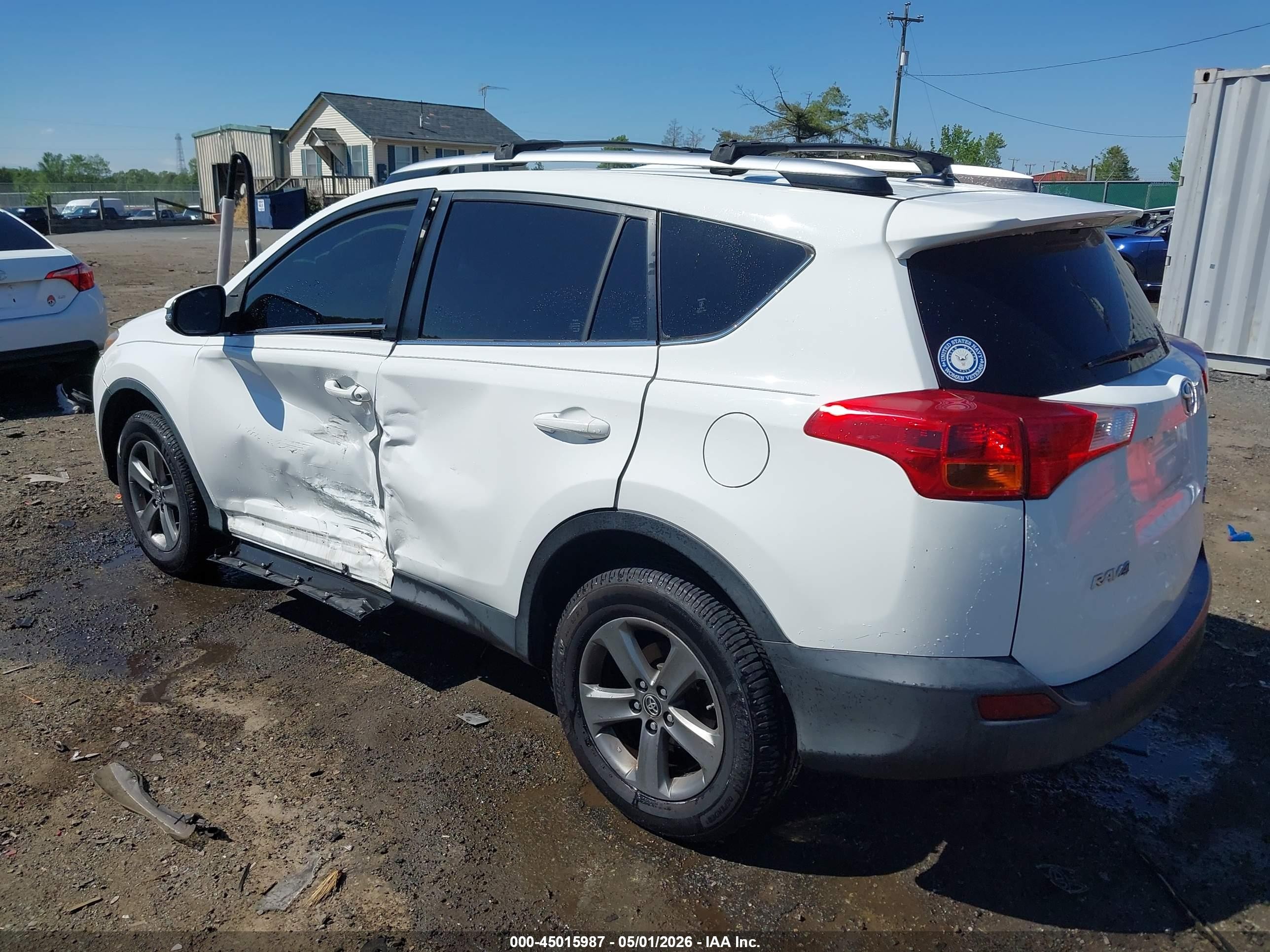 2015 Toyota Rav4 Xle White vin: JTMRFREV7FJ028167