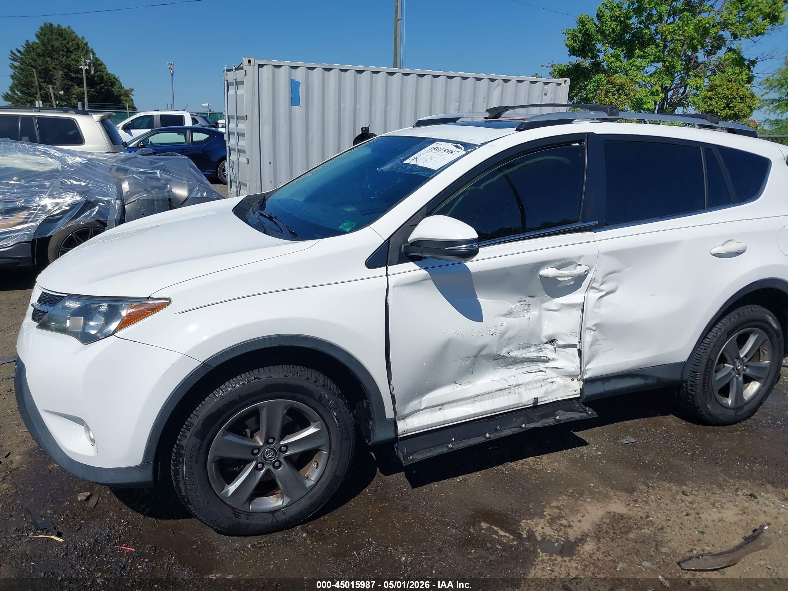 2015 Toyota Rav4 Xle White vin: JTMRFREV7FJ028167