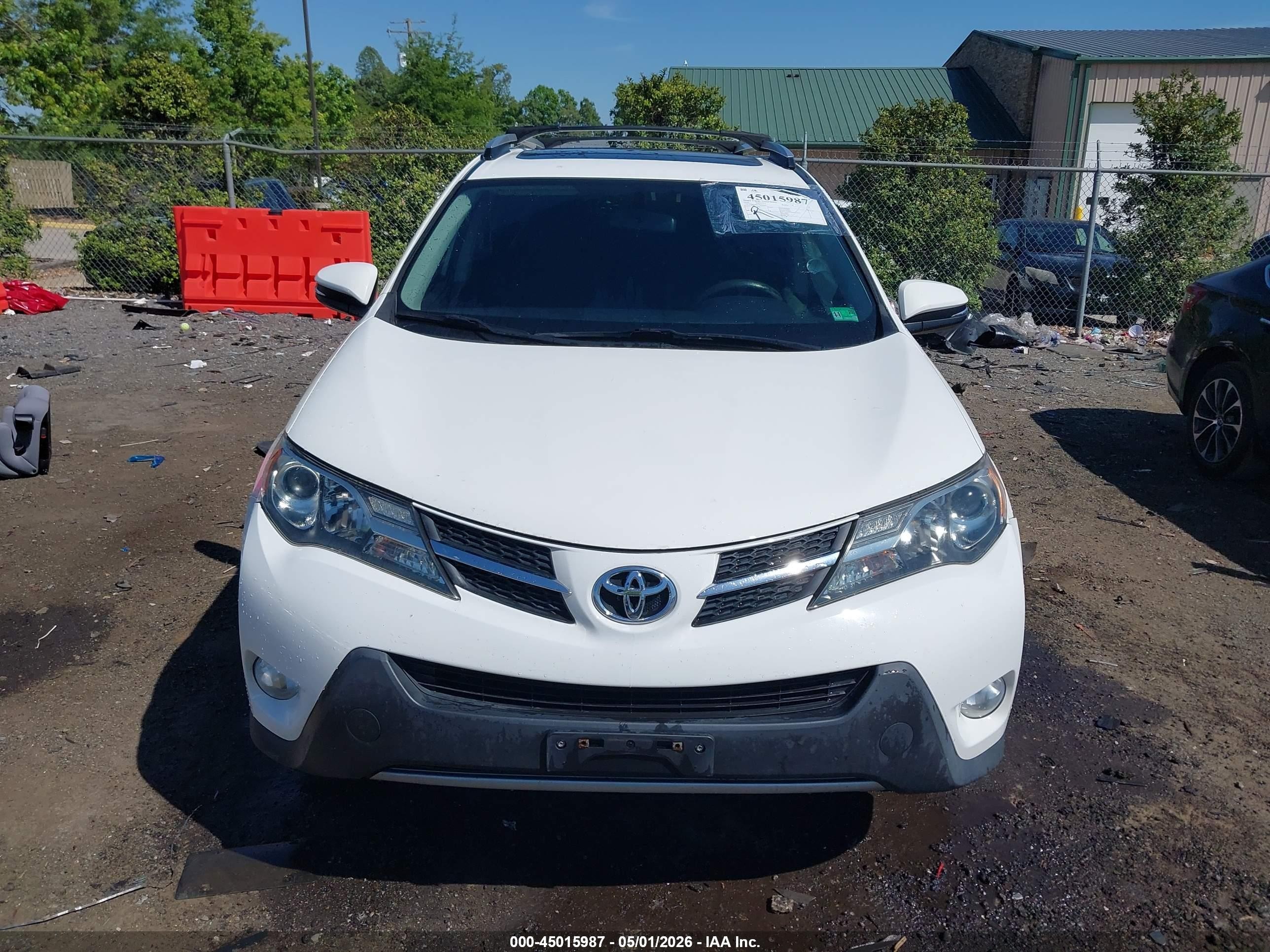 2015 Toyota Rav4 Xle White vin: JTMRFREV7FJ028167
