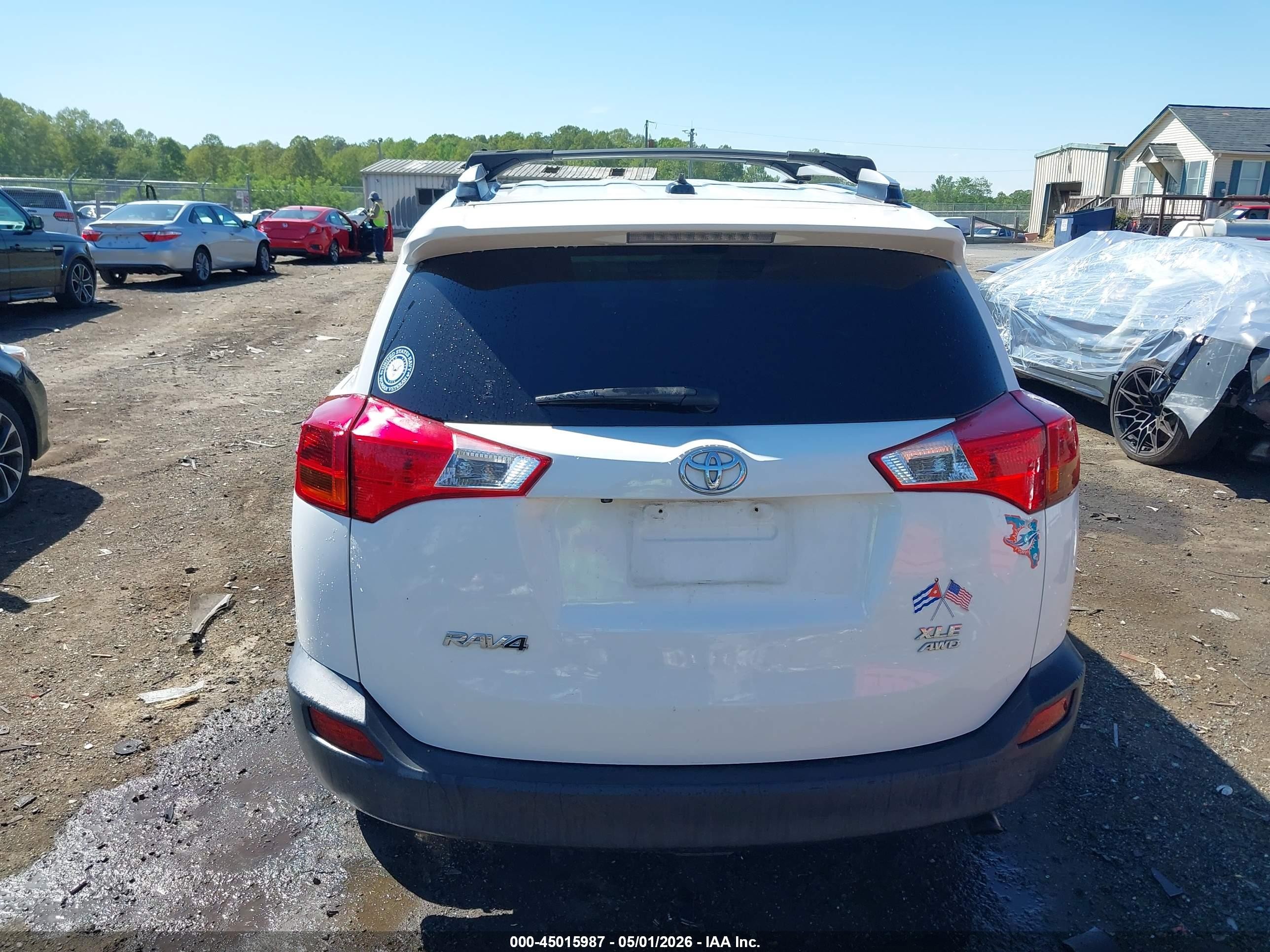 2015 Toyota Rav4 Xle White vin: JTMRFREV7FJ028167