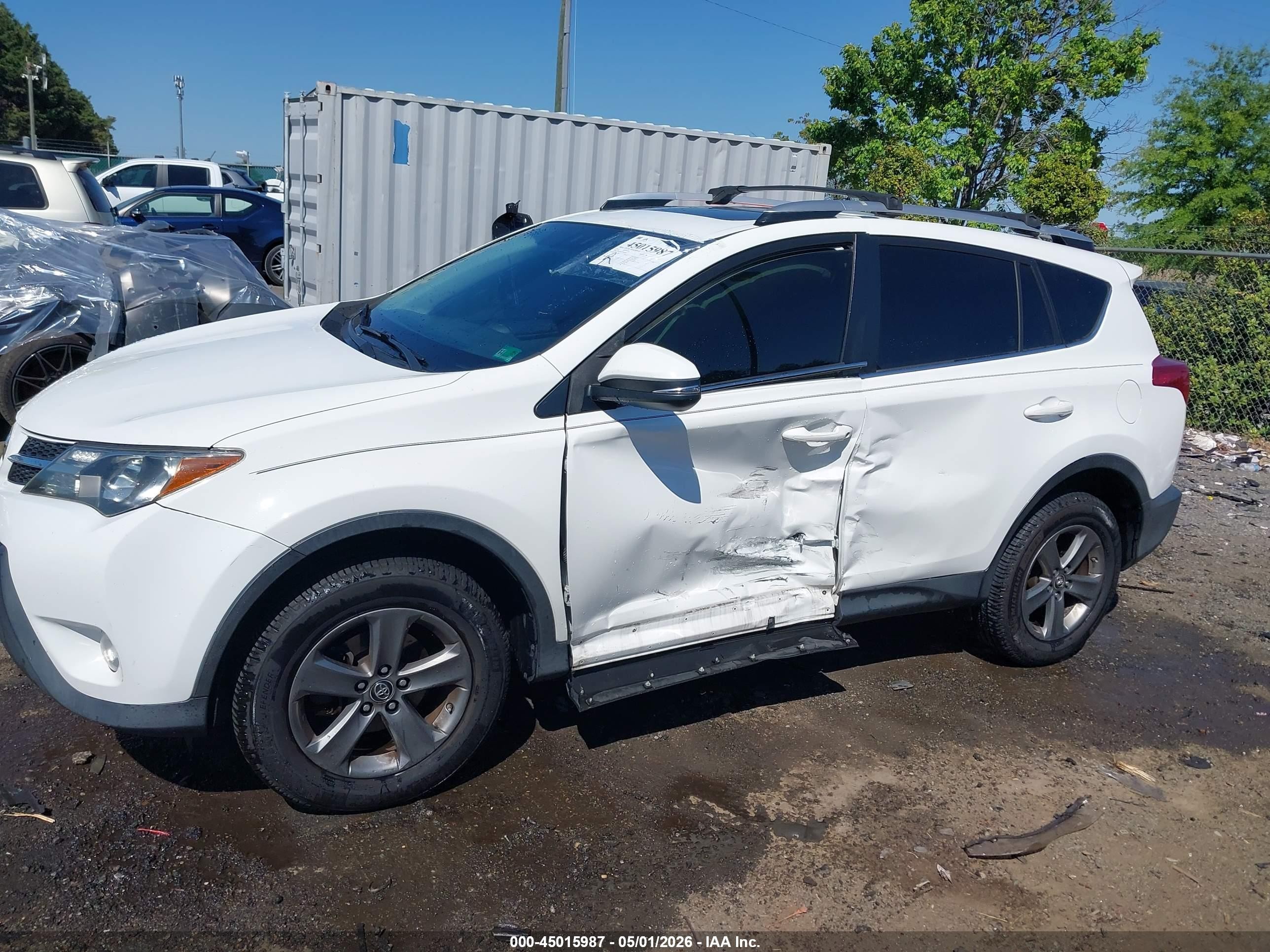 2015 Toyota Rav4 Xle White vin: JTMRFREV7FJ028167