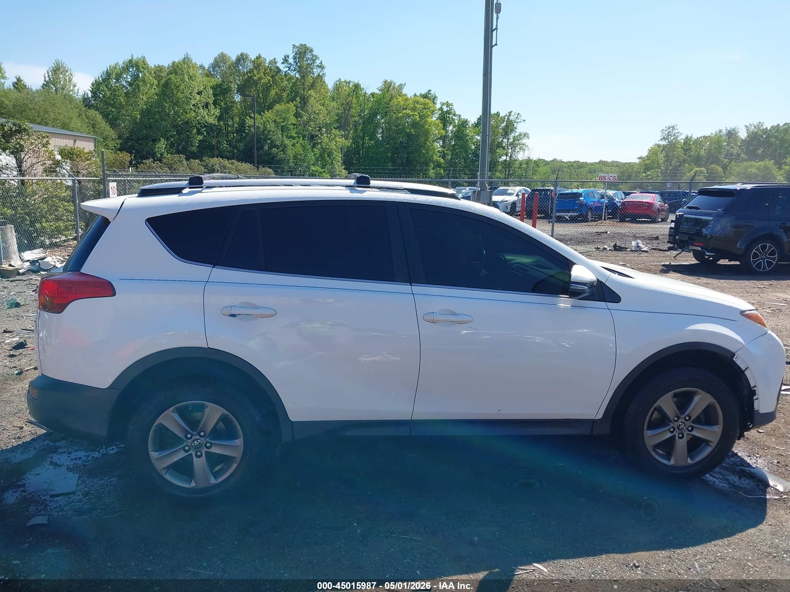 2015 Toyota Rav4 Xle White vin: JTMRFREV7FJ028167