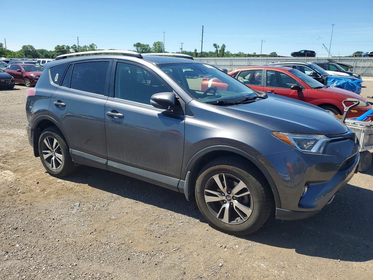 2018 Toyota Rav4 Xle Gray vin: JTMRFREV7JD235584
