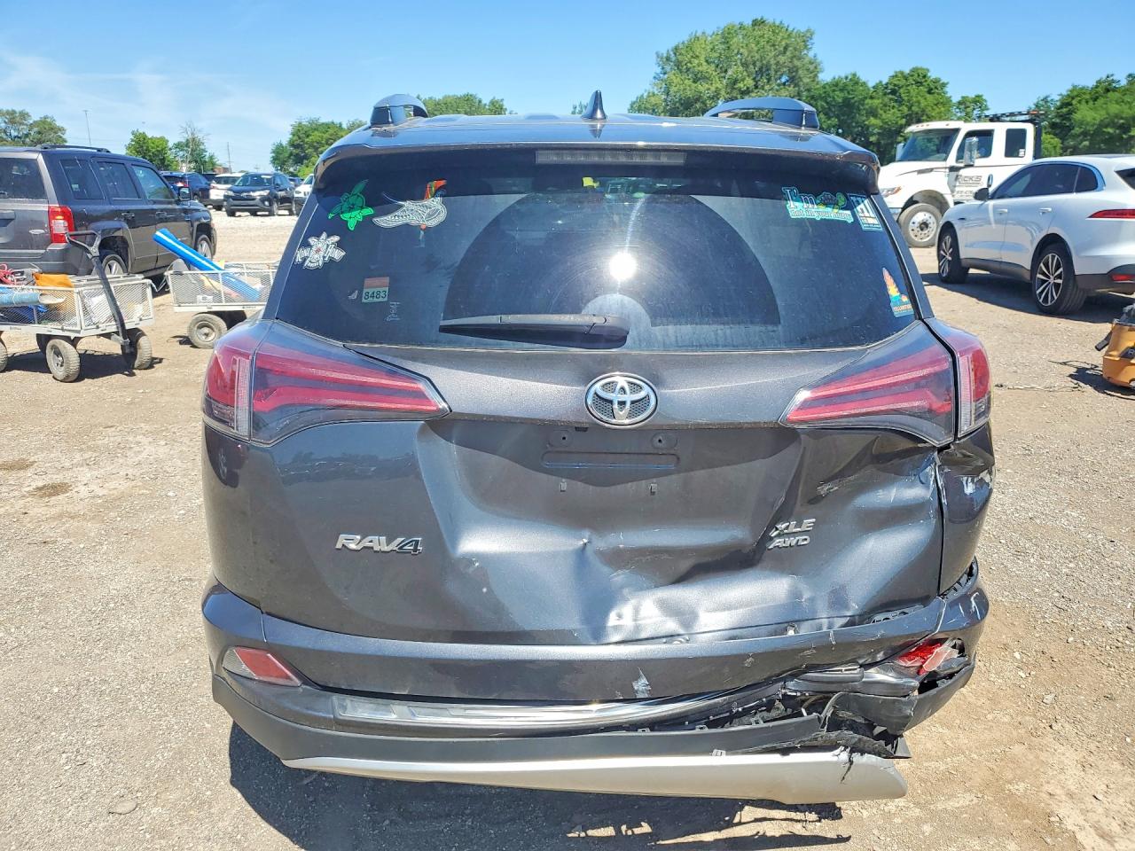 2018 Toyota Rav4 Xle Gray vin: JTMRFREV7JD235584