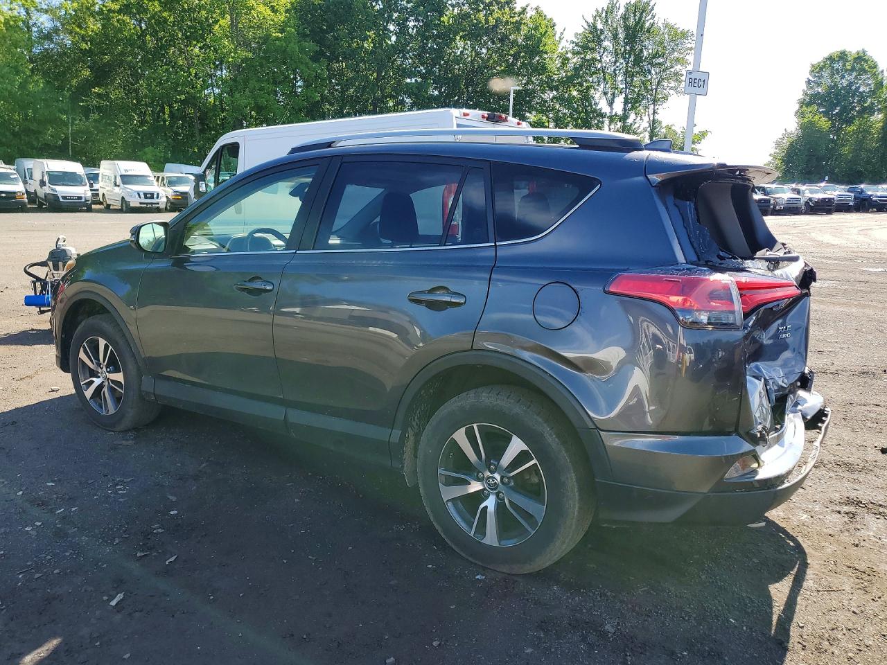 2018 Toyota Rav4 Xle Gray vin: JTMRFREV7JJ723239