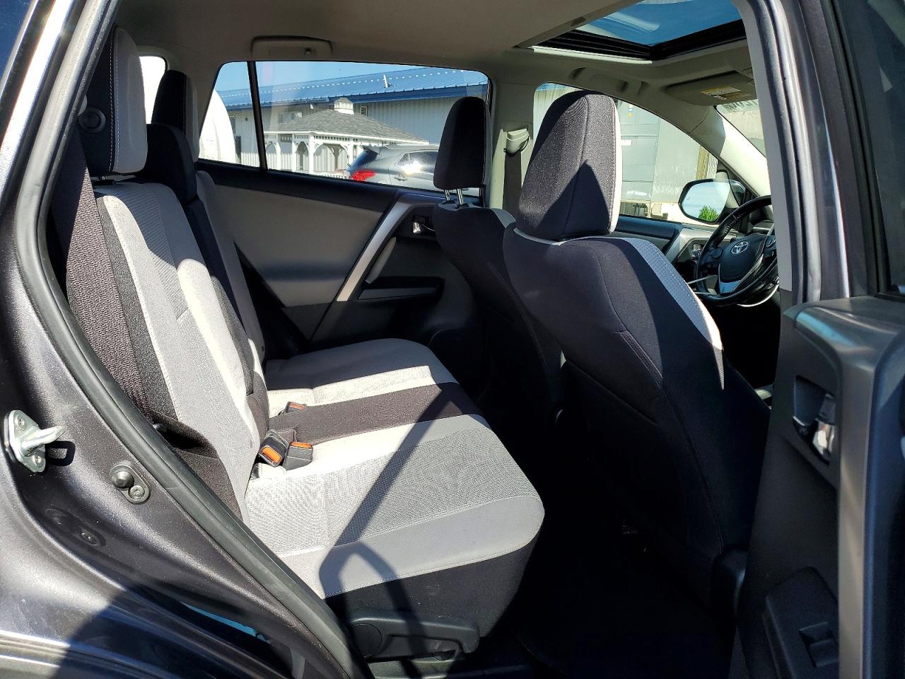 2018 Toyota Rav4 Xle Gray vin: JTMRFREV7JJ723239