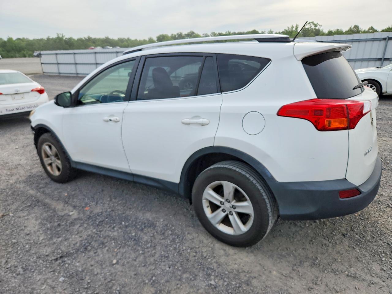 2013 Toyota Rav4 Xle White vin: JTMRFREV8D5025994