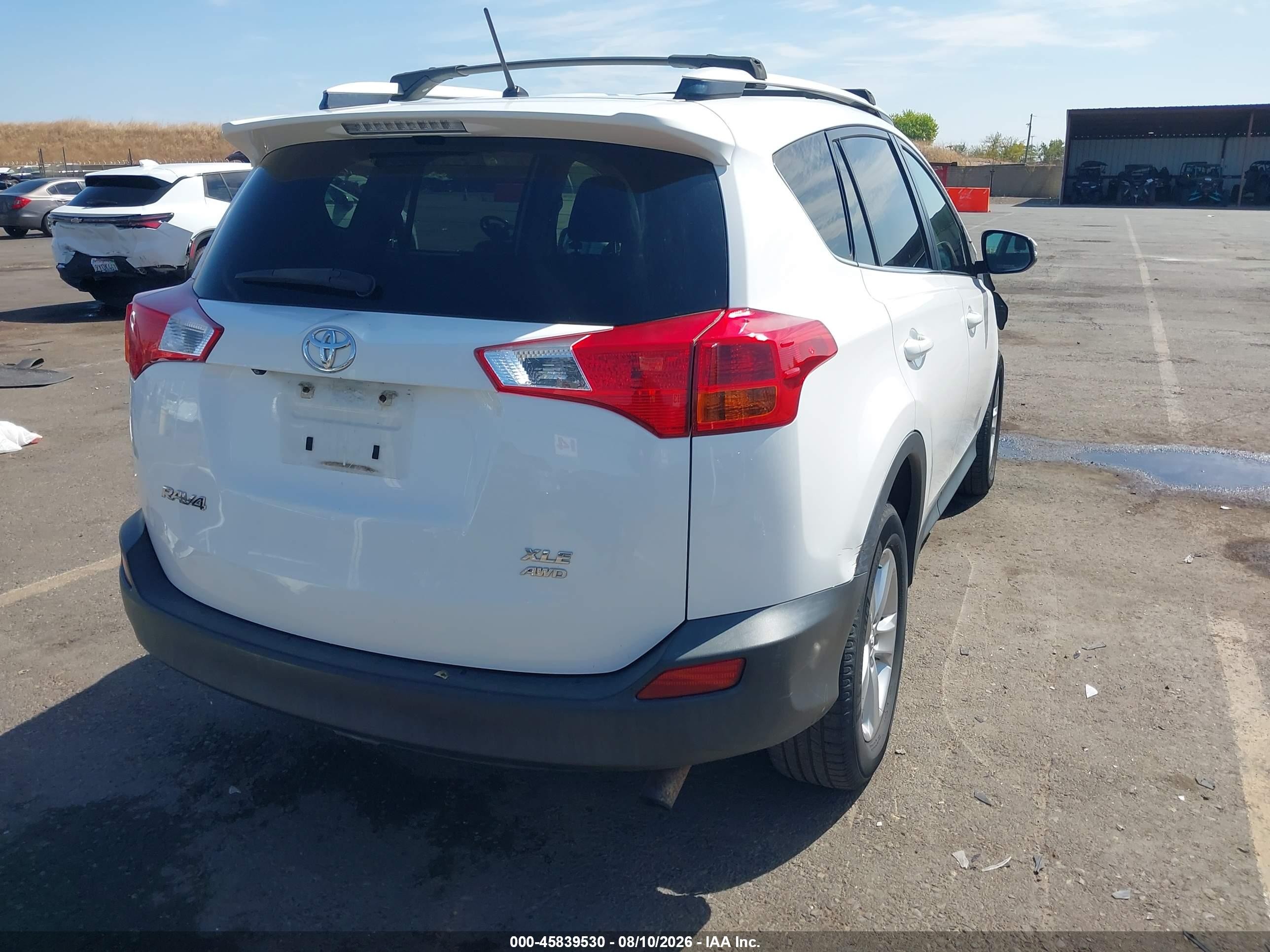 2013 Toyota Rav4 Xle White vin: JTMRFREV8DD031400