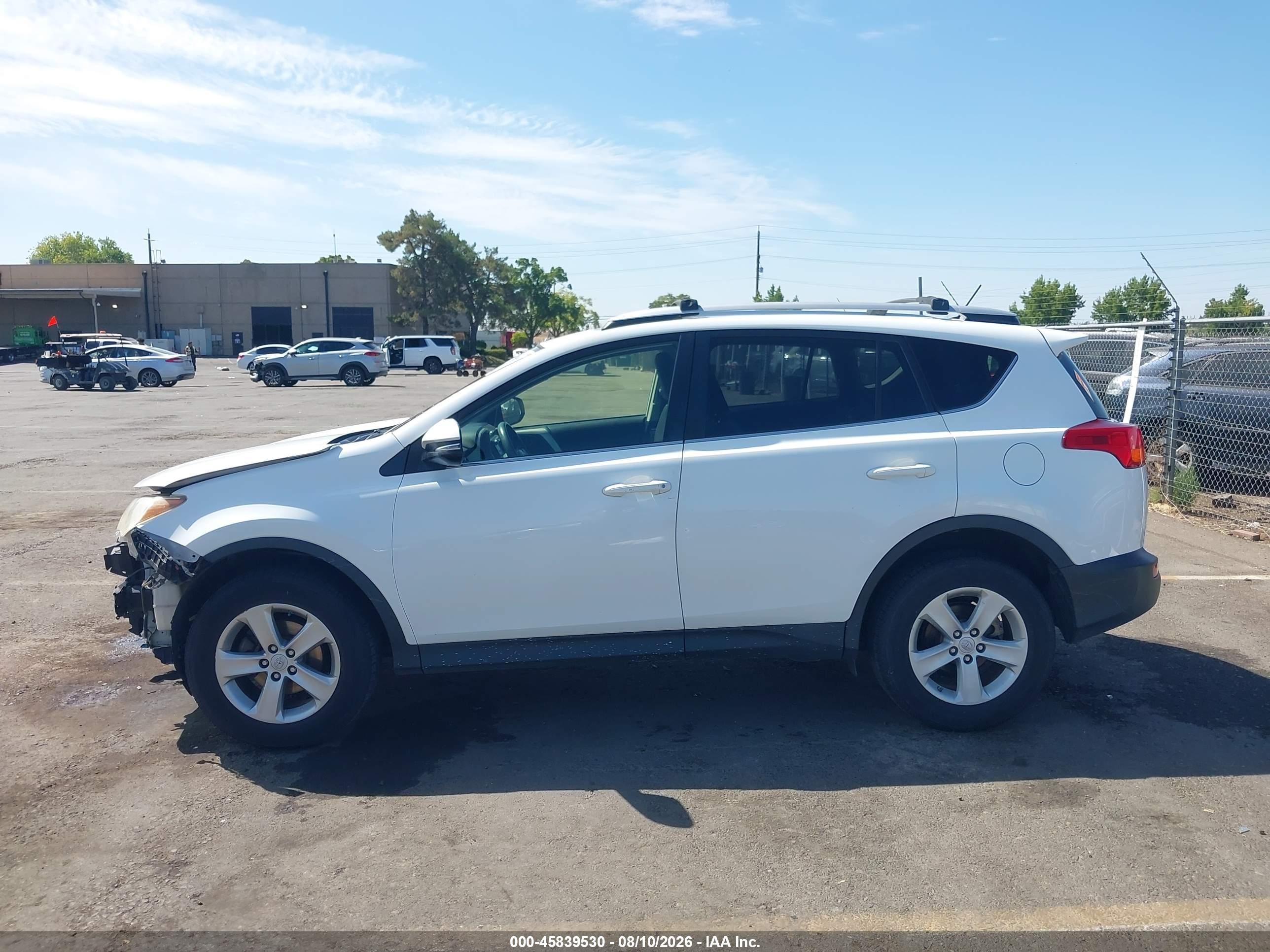 2013 Toyota Rav4 Xle White vin: JTMRFREV8DD031400